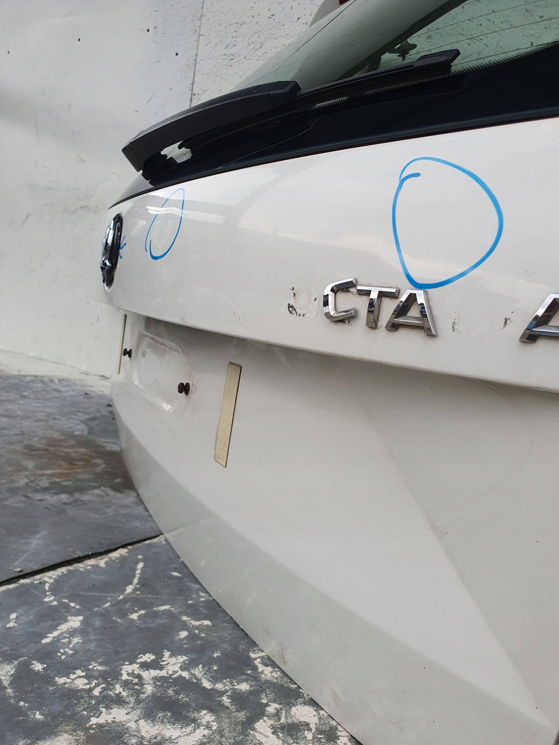 Skoda Octavia III 3 kombi ZADNA KAPOTA