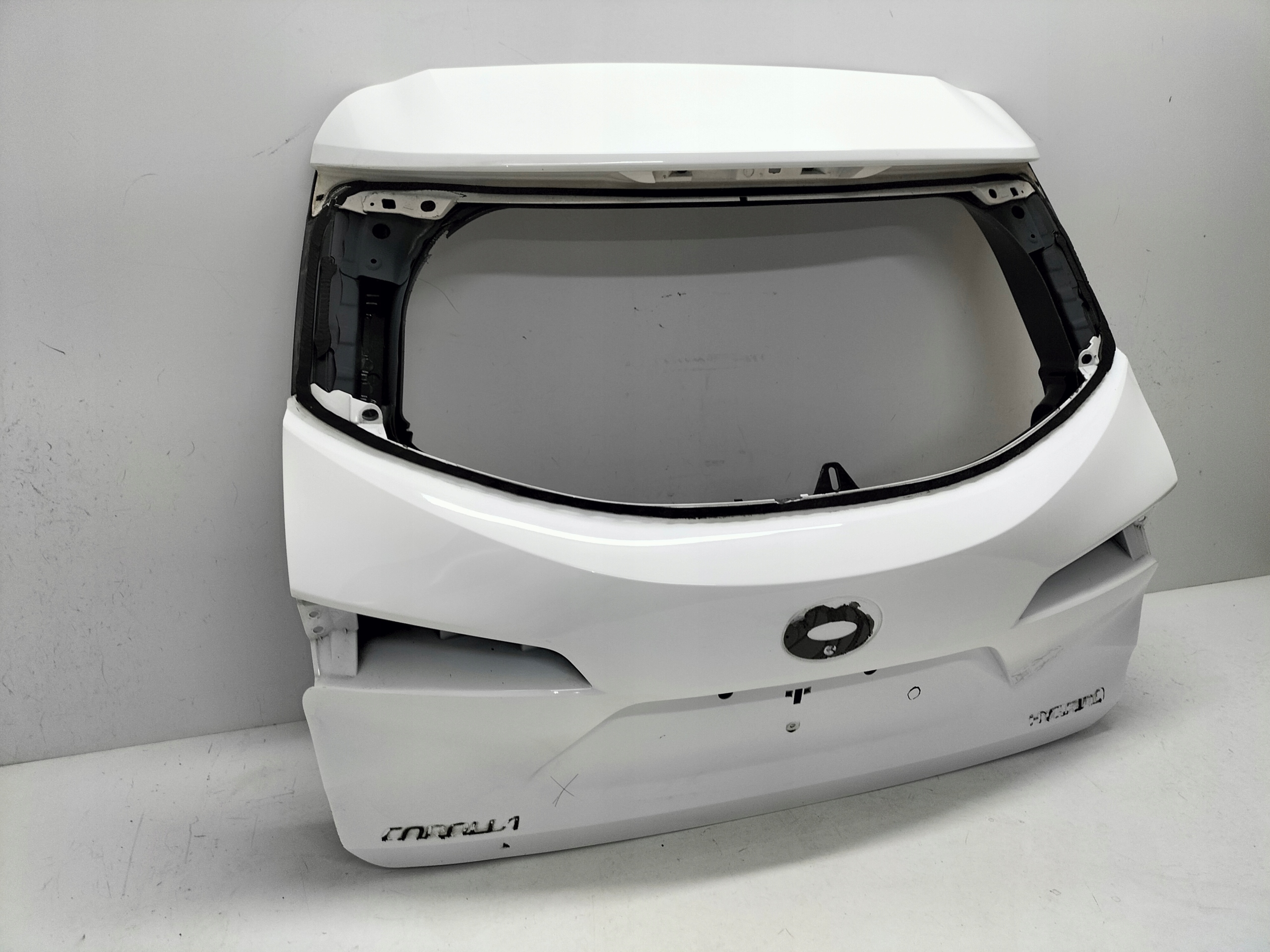 ZADNÁ KAPOTA TOYOTA COROLLA E21 18- KOMBI