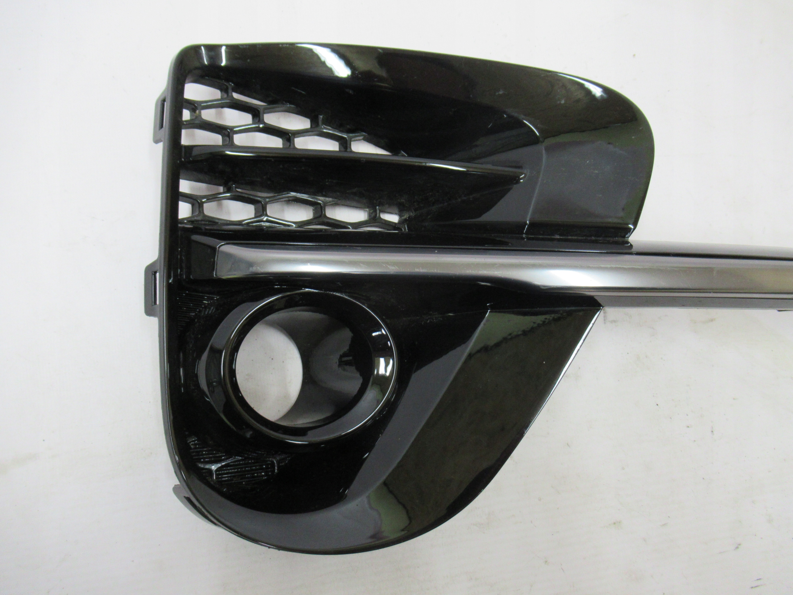 PRAVÁ LIŠTA NÁRAZNÍKA  86552-J7CB0 KIA X CEED 18-