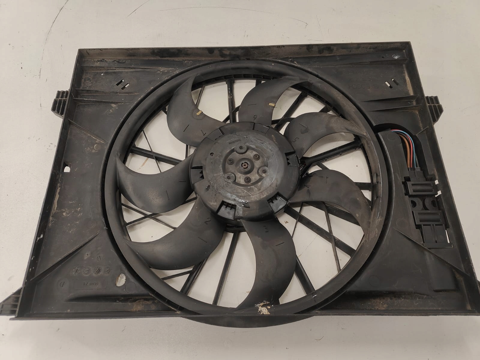 MERCEDES e klasa w211 oe 1137328109 VENTILATOR CHLADICA VETRÁK