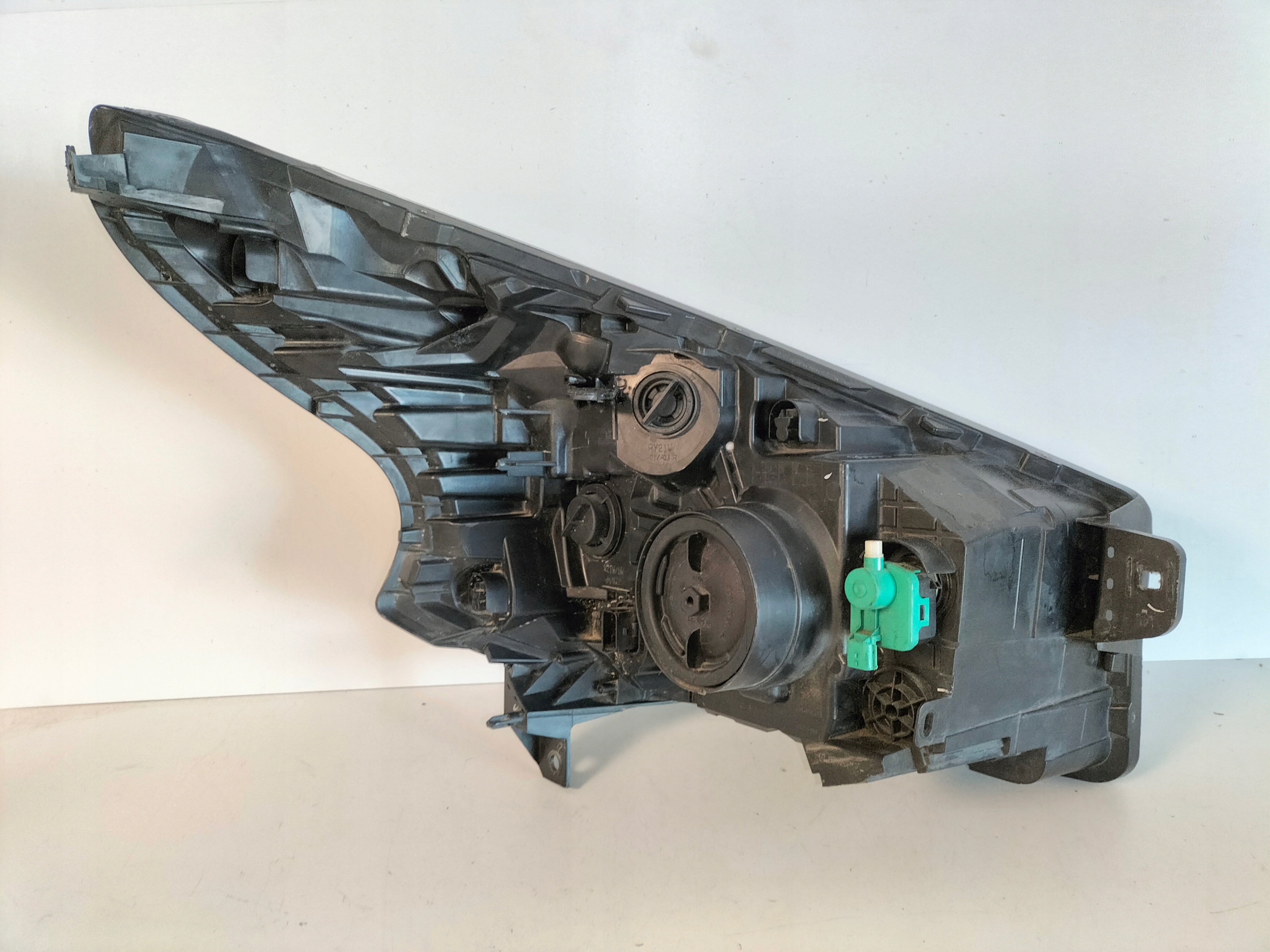 LAVE PREDNE SVETLO RENAULT TRAFIC III 14-
