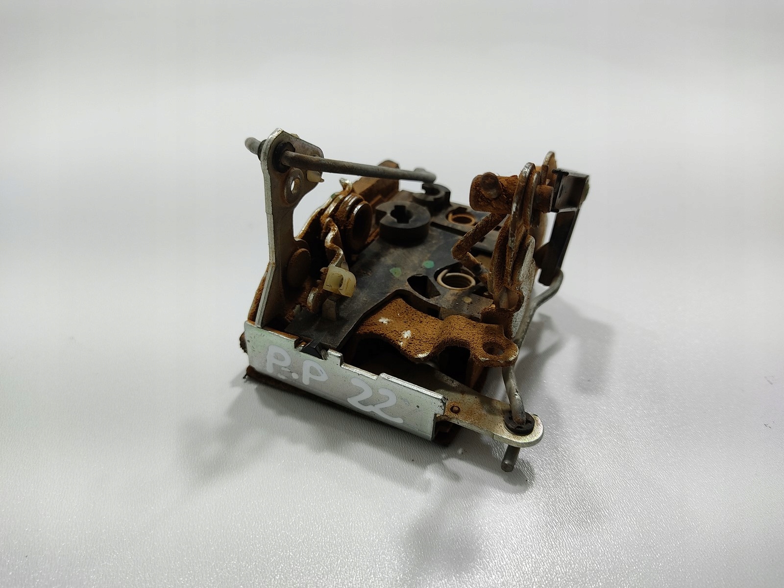 ZAMOK PRAVYCH PREDNYCH DVERI LAND ROVER DEFENDER 1999-2014 EUROPA