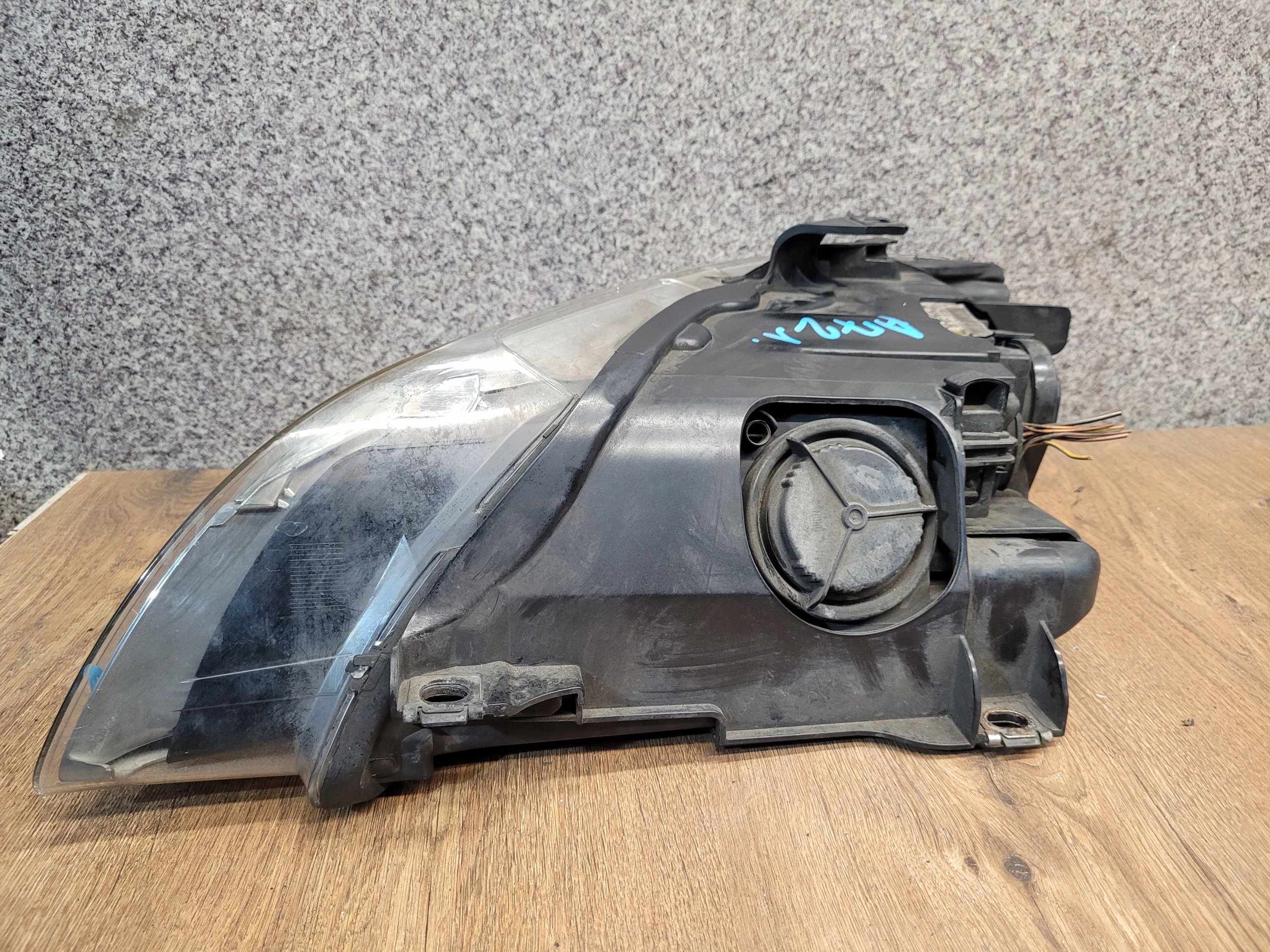 AUDI Q7 4L XENON PRAVÉ PREDNÉ SVETLO GB VERZIA 4L0941004E