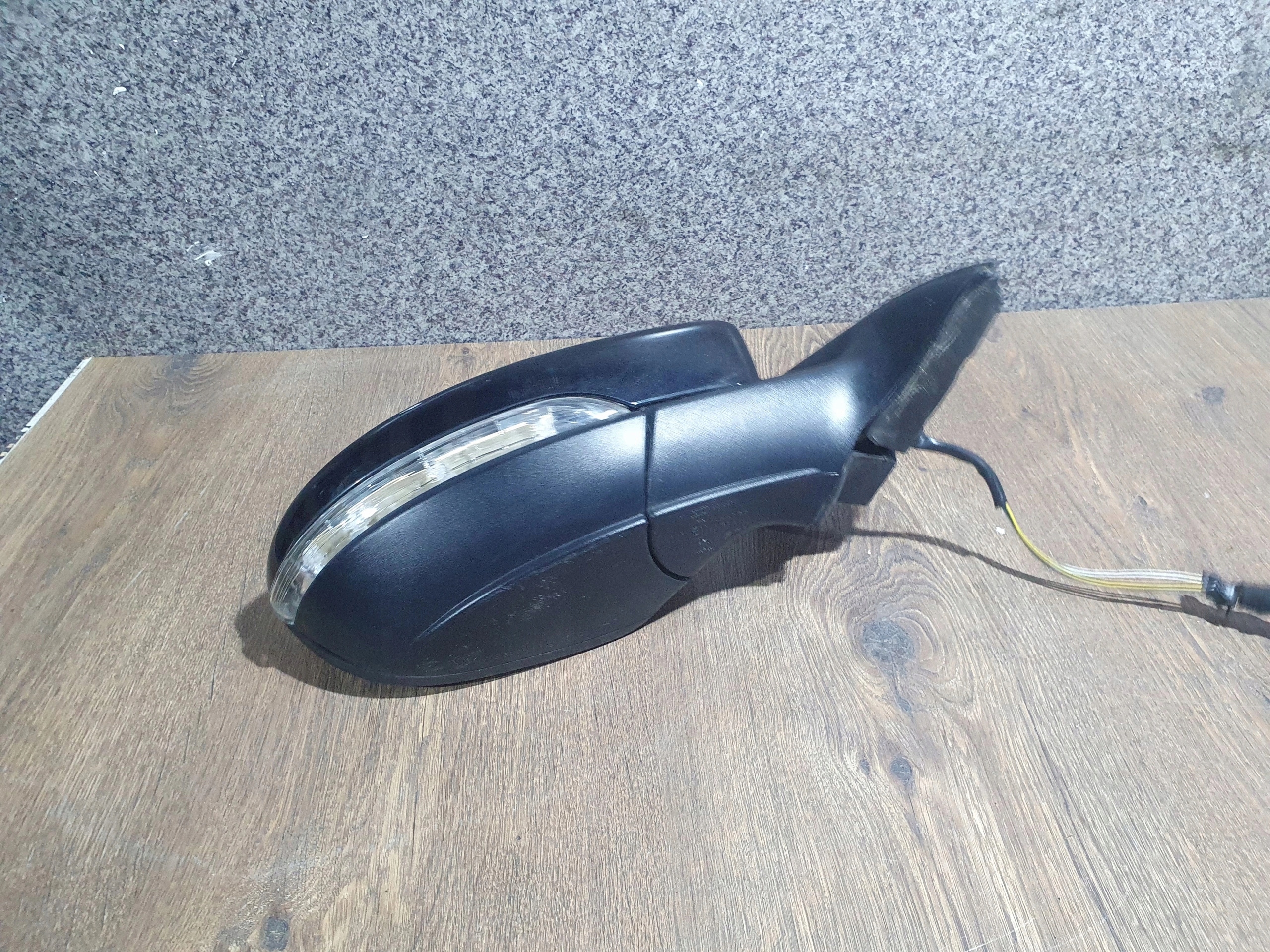 VW JETTA 5C 010- PRAVE ZRKADLO 7 PIN