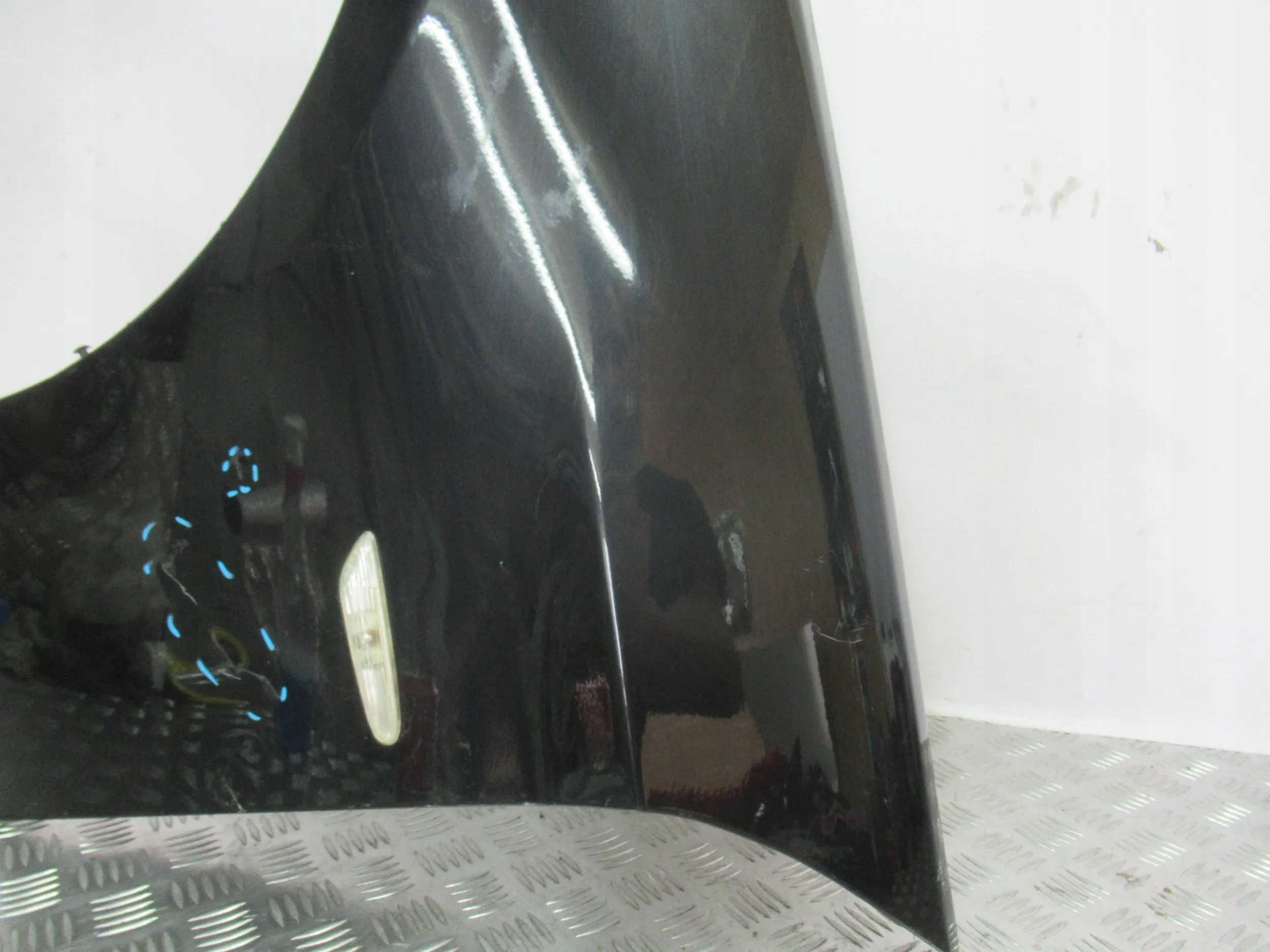 BLATNIK PREDNÝ LAVY BMW 3 E90