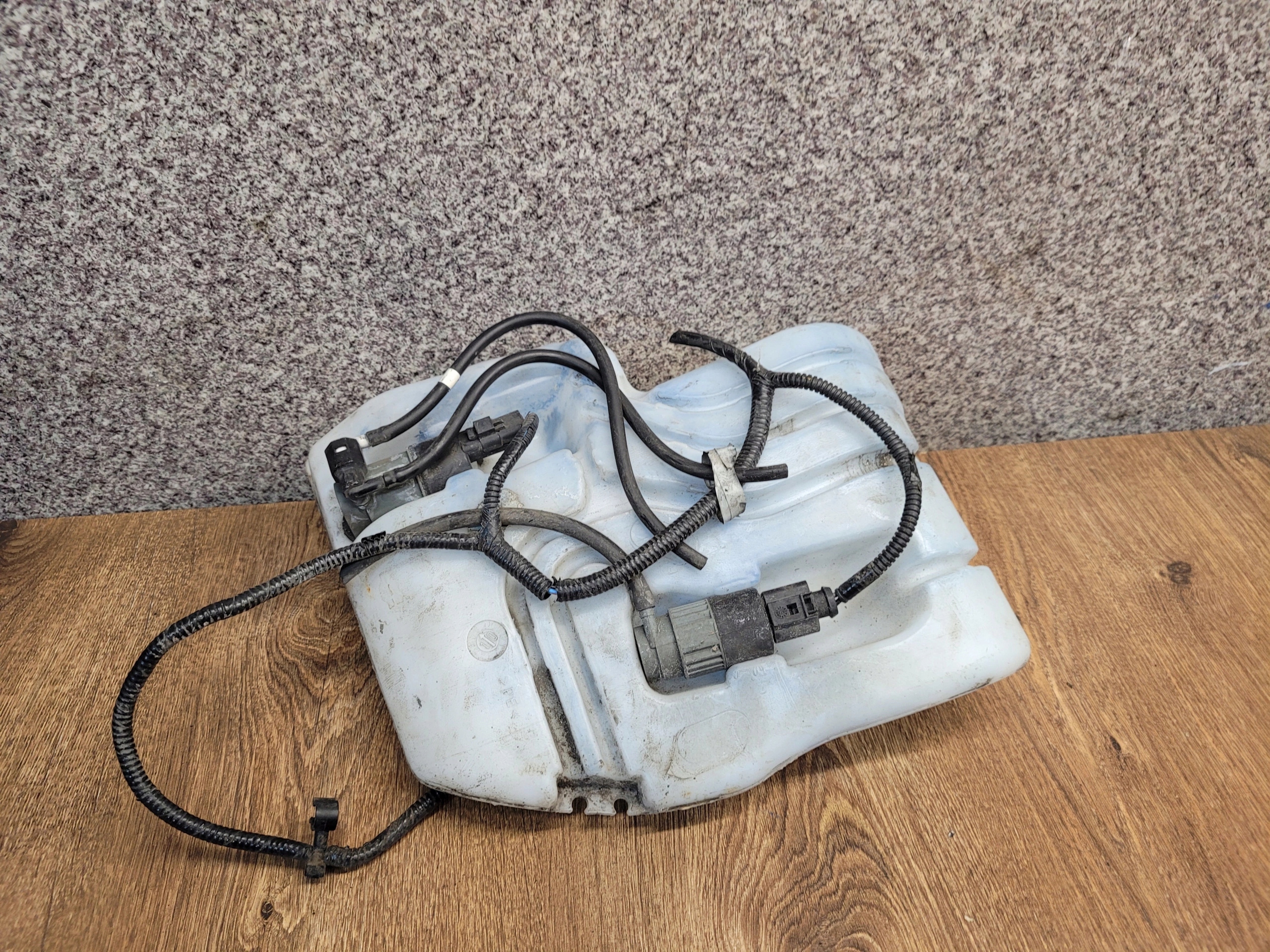 NISSAN QASHQAI J10 28910JD900 NÁDOBKA OSTREKOVAČOV