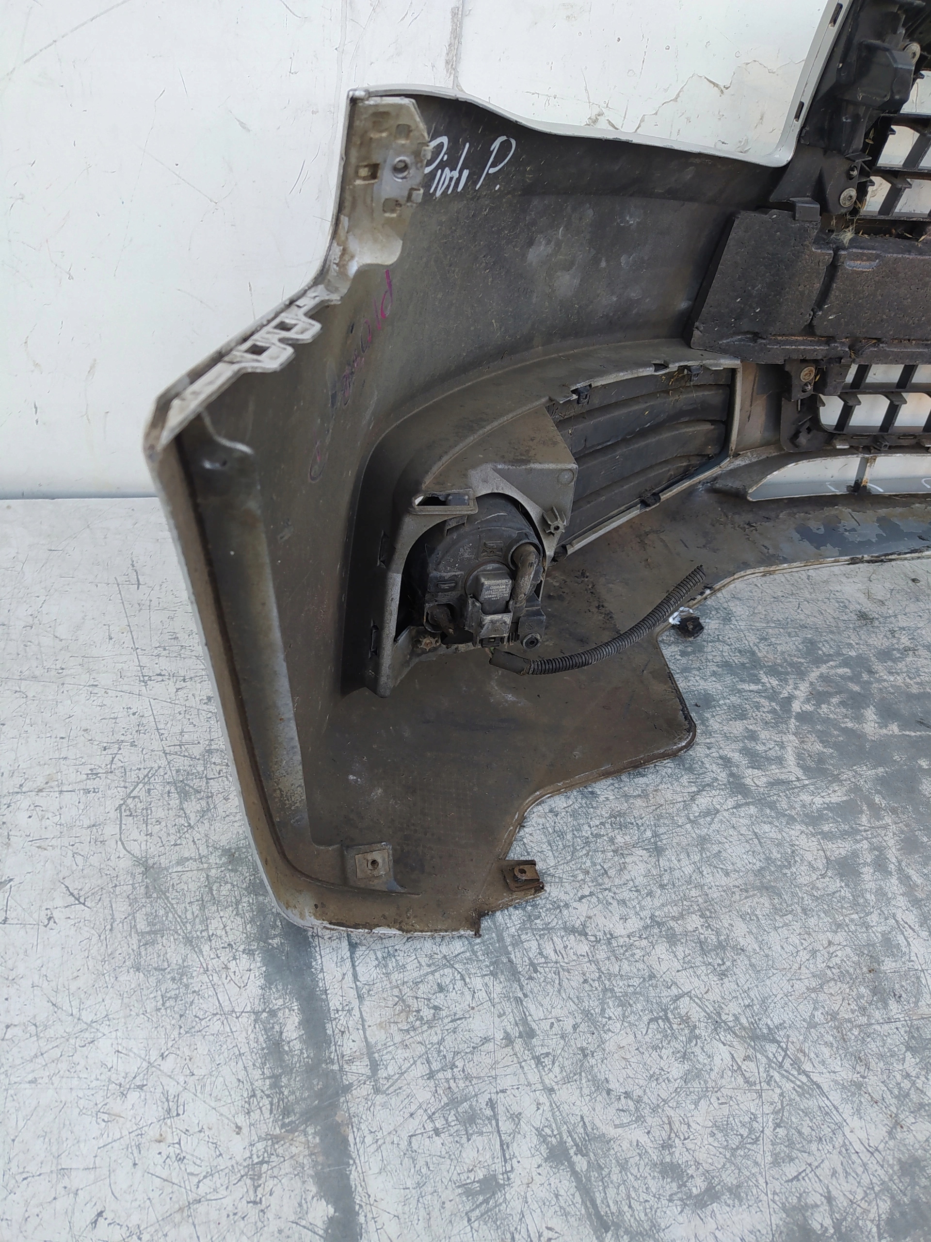 AUDI A4 B8 PREDNÝ NÁRAZNÍK 8K0807437