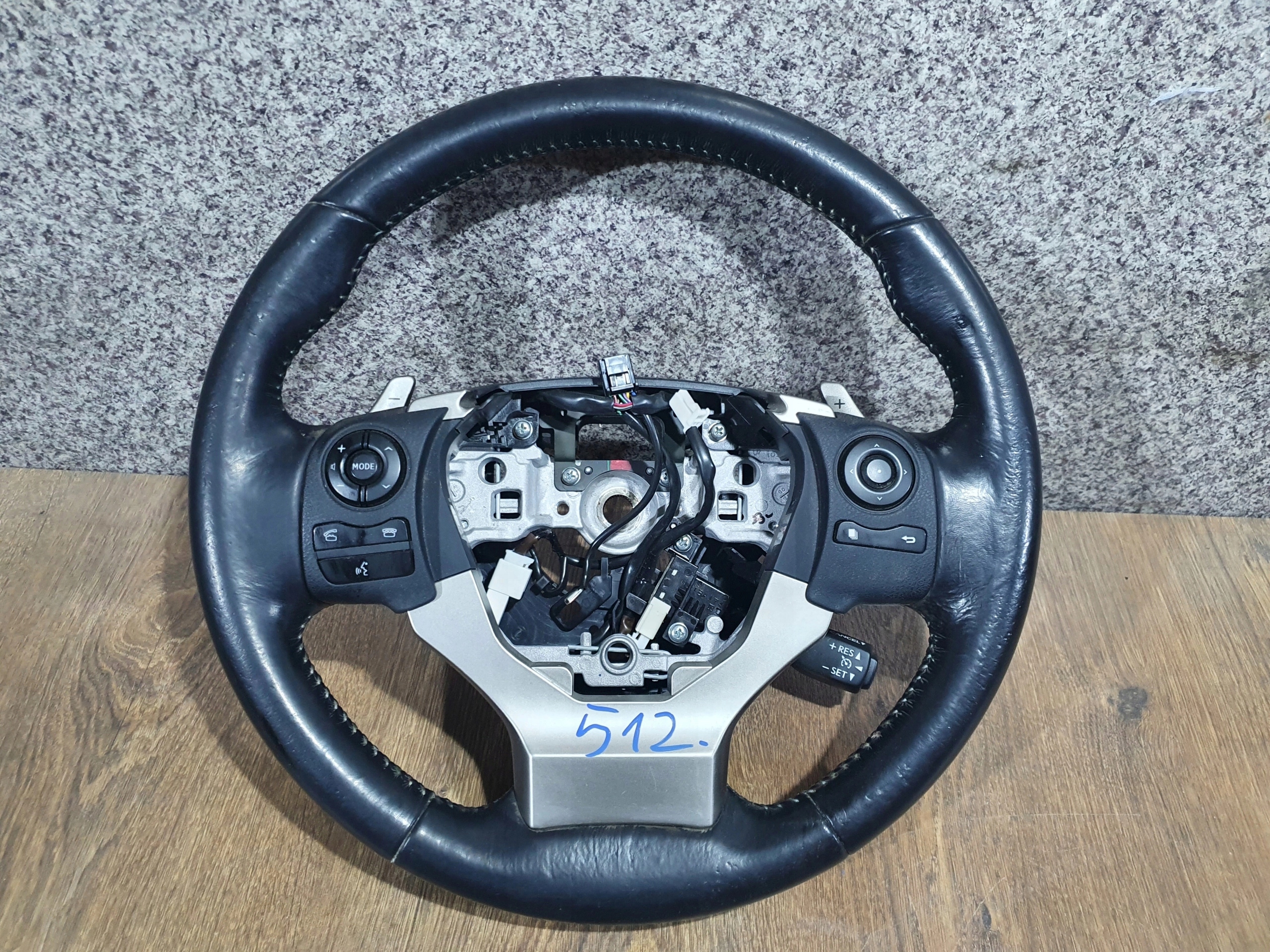 LEXUS IS300H 013-016 VOLANT