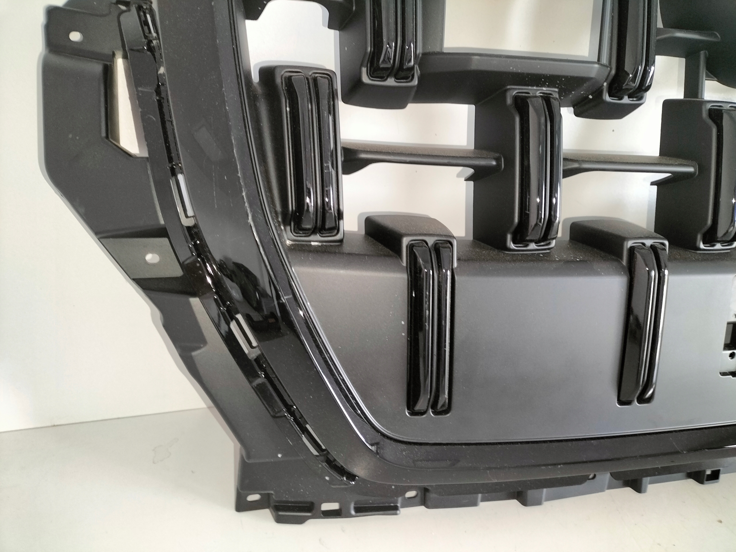 MRIEZKA LISTA AUDI Q7 LIFT 23- S-LINE