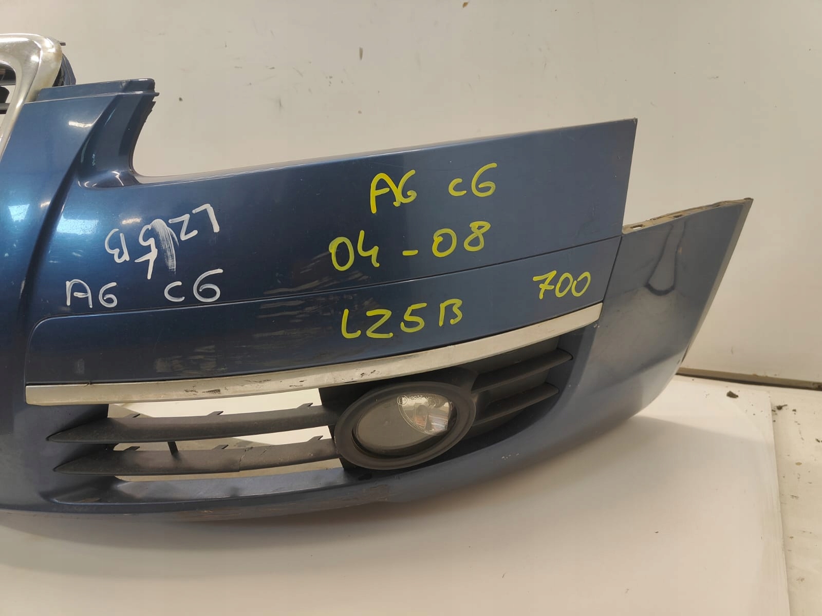 Audi a6 c6 04-09 PREDNÝ NÁRAZNÍK lak: LZ5B