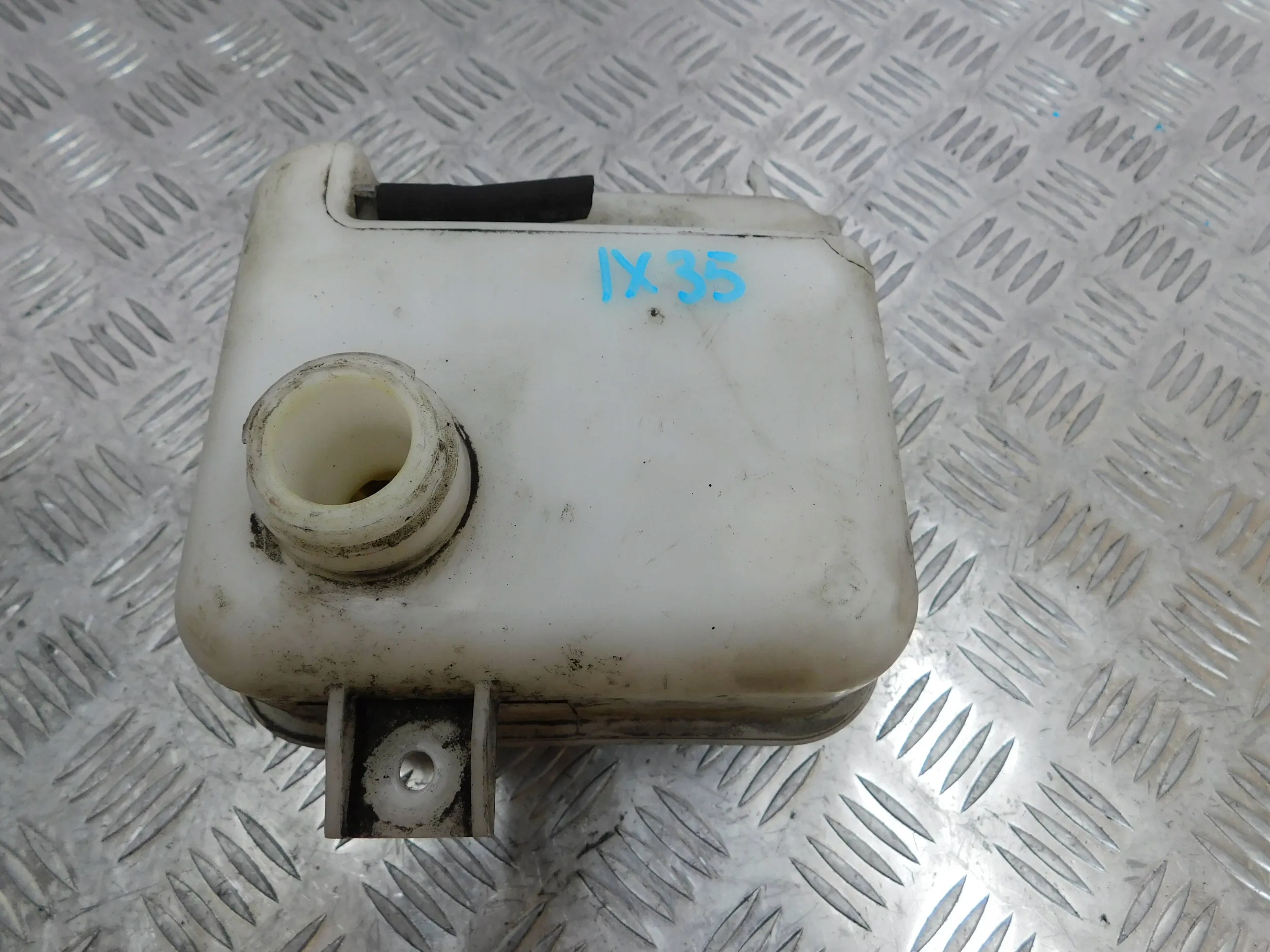 VYROVNAVACIA NADOBKA HYUNDAI IX35 1.7 CRDI