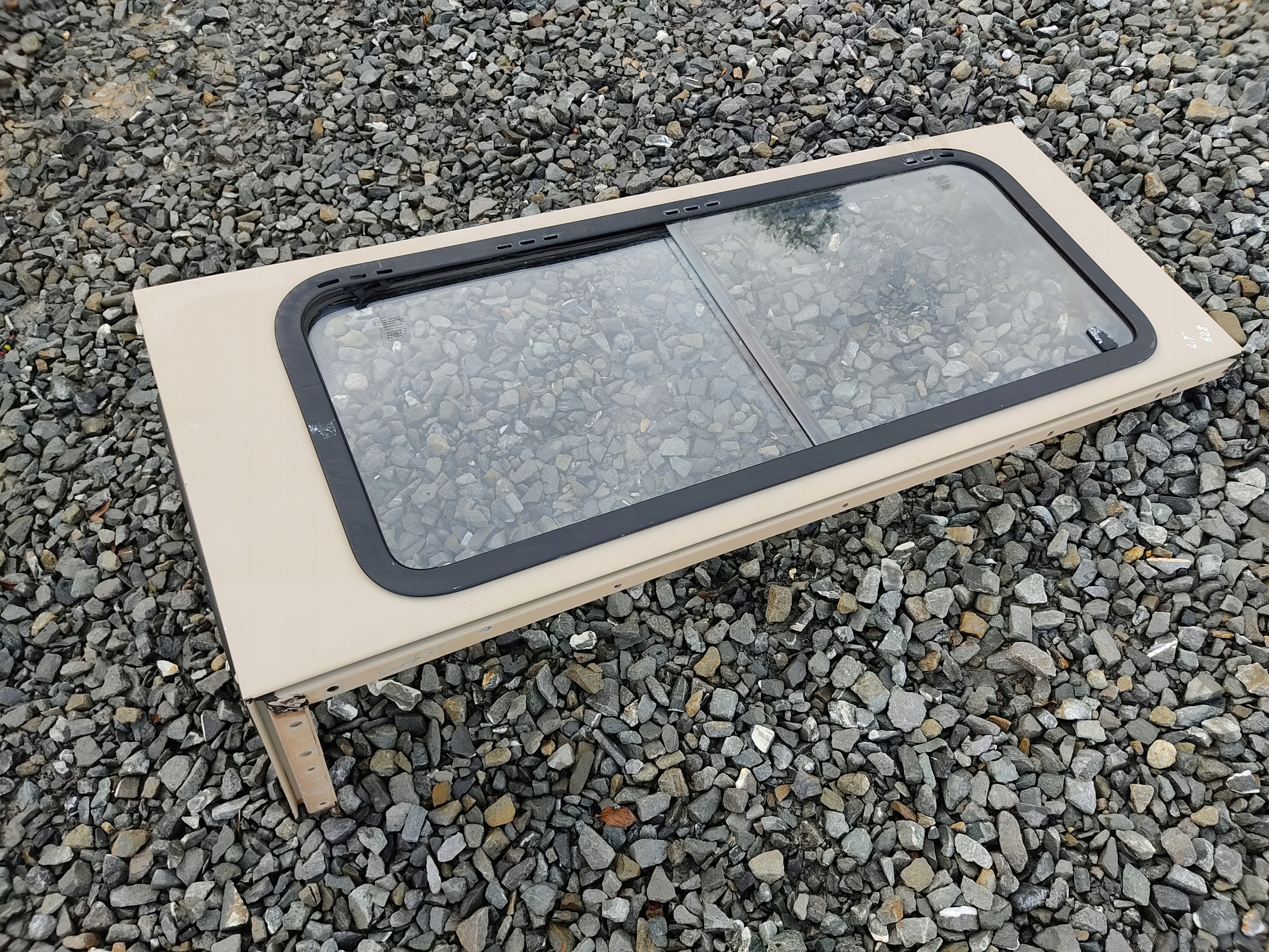 ĽAVÉ ZADNÉ SKLO RÁM DEFENDER 1999-2014