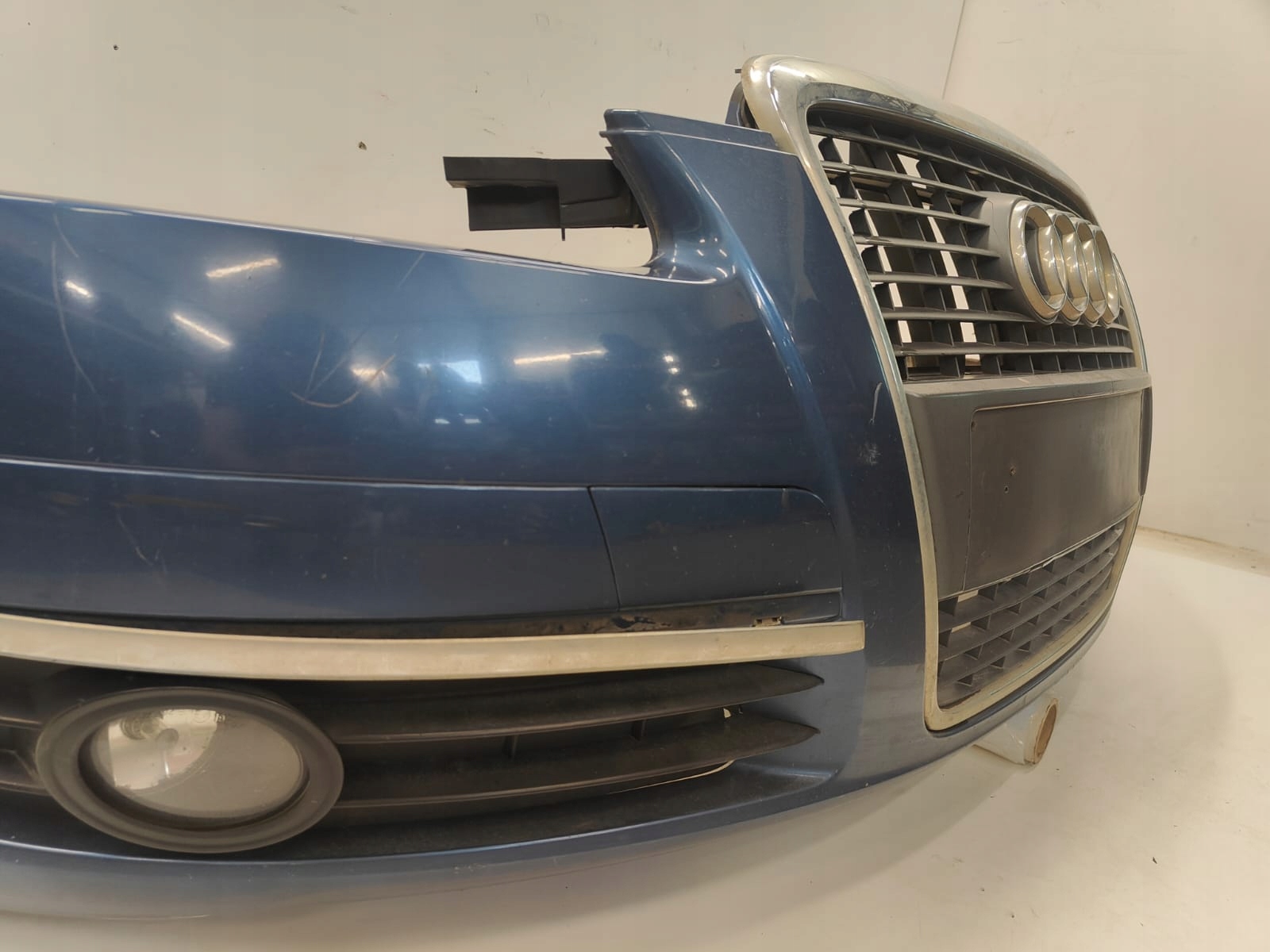 Audi a6 c6 04-09 PREDNÝ NÁRAZNÍK lak: LZ5B