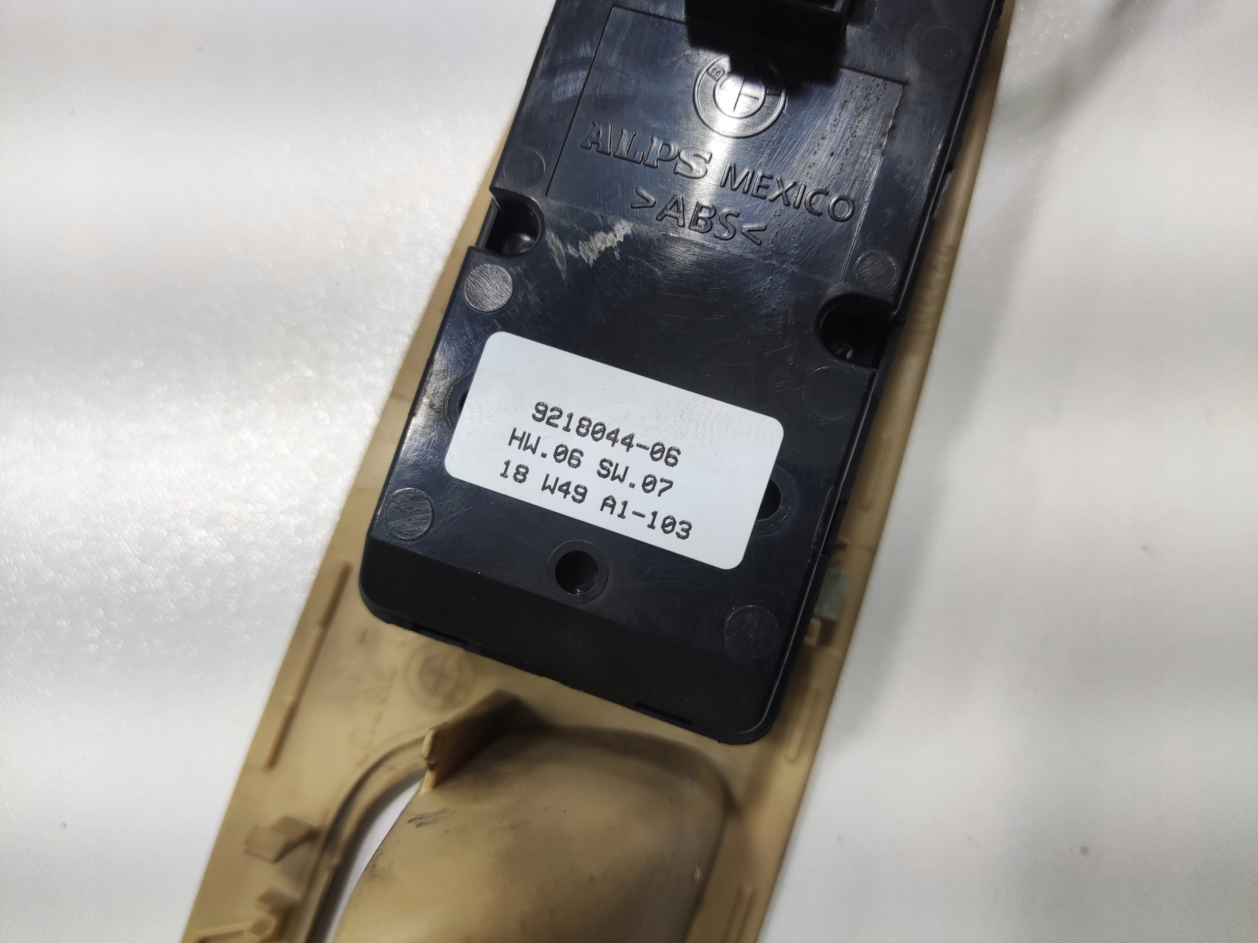ĽAVÝ VYPÍNAČ SŤAHOVANIA OKIEN BMW X6 E71 2007-2014 9218044
