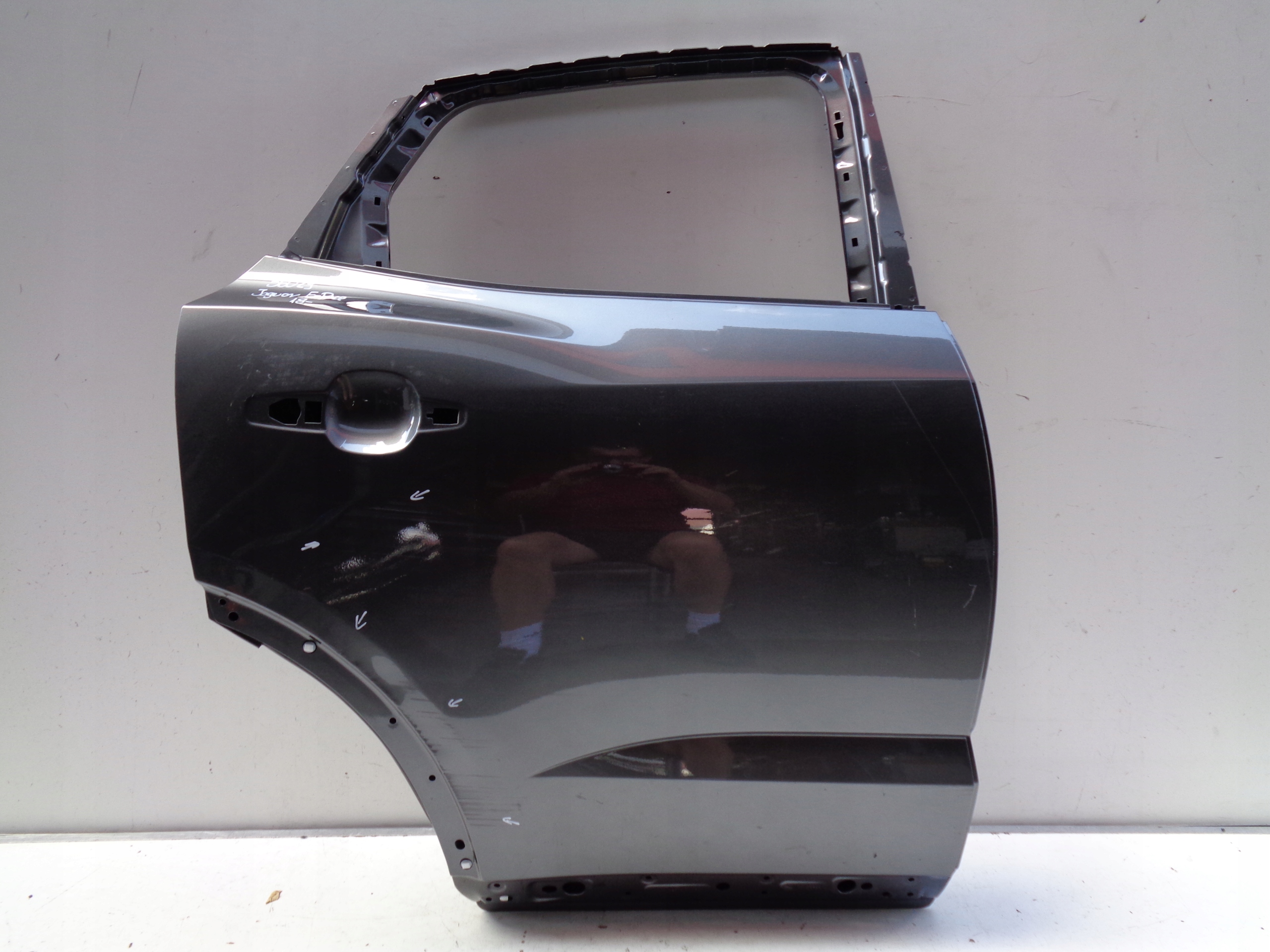 PRAVE ZADNE DVERE JAGUAR E-PACE 18- NR 36029