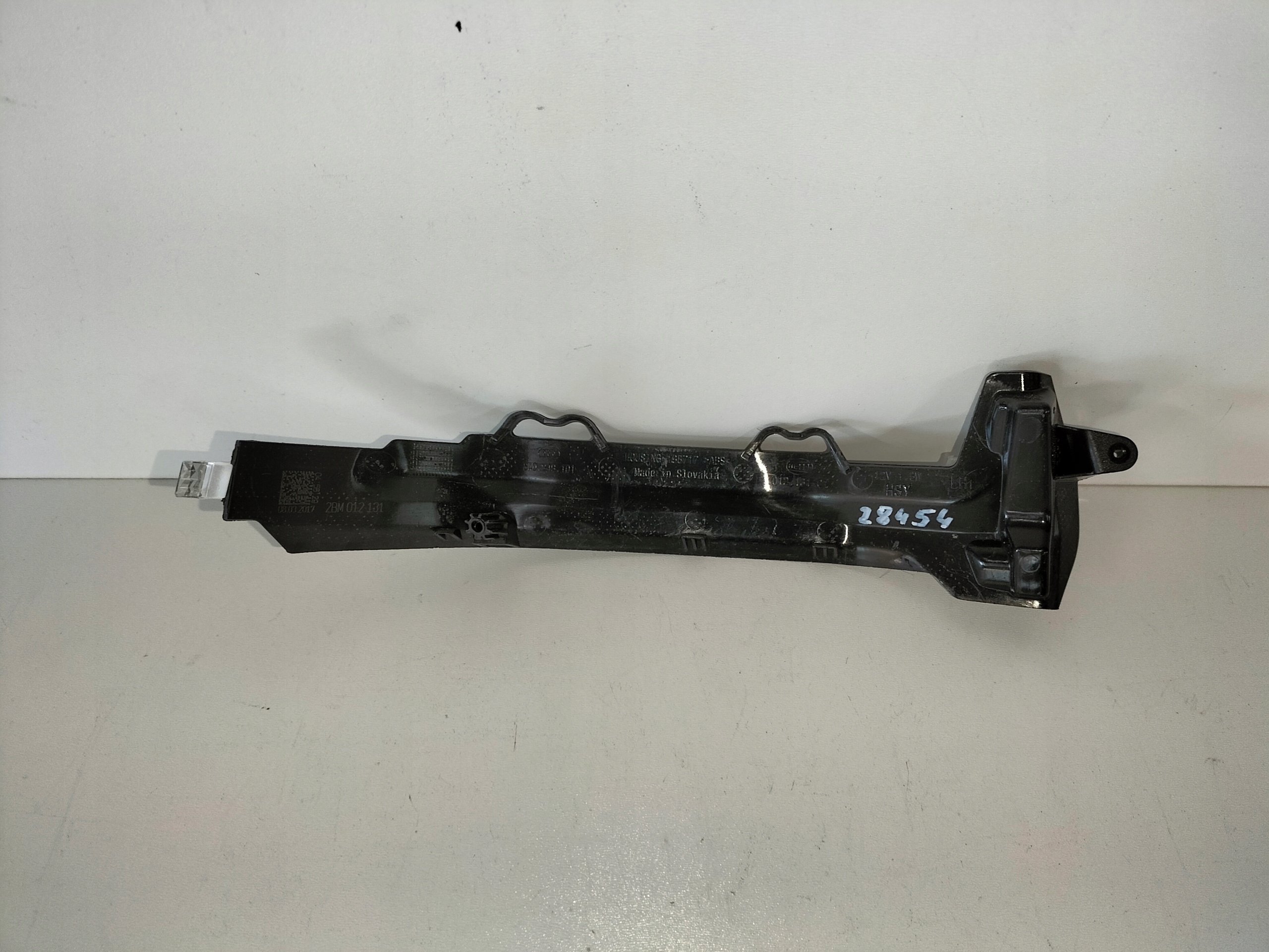 SMEROVKA V ĽAVOM ZRKADLE AUDI A4 B9 15-