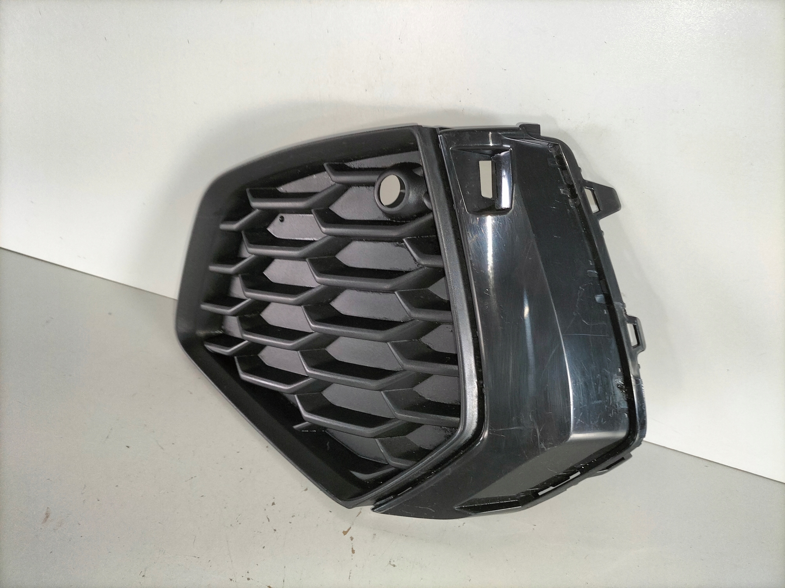 LAVA LISTA MRIEZKA AUDI A3 8Y0 20- S-LINE