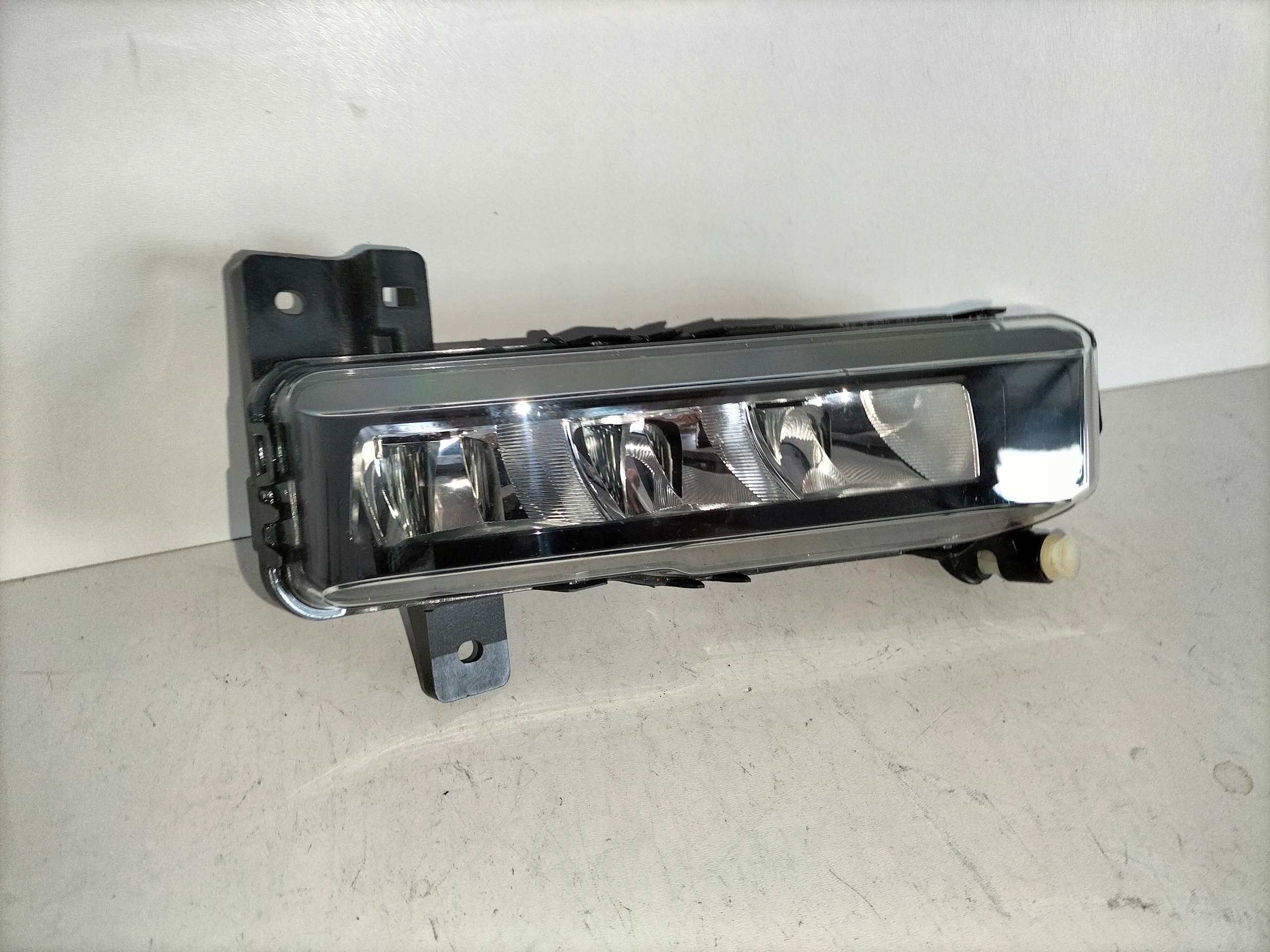 PRAVA HMLOVKA LED BMW 1 F40 19- BMW 2 F45 F46 18- bez M-PAKET