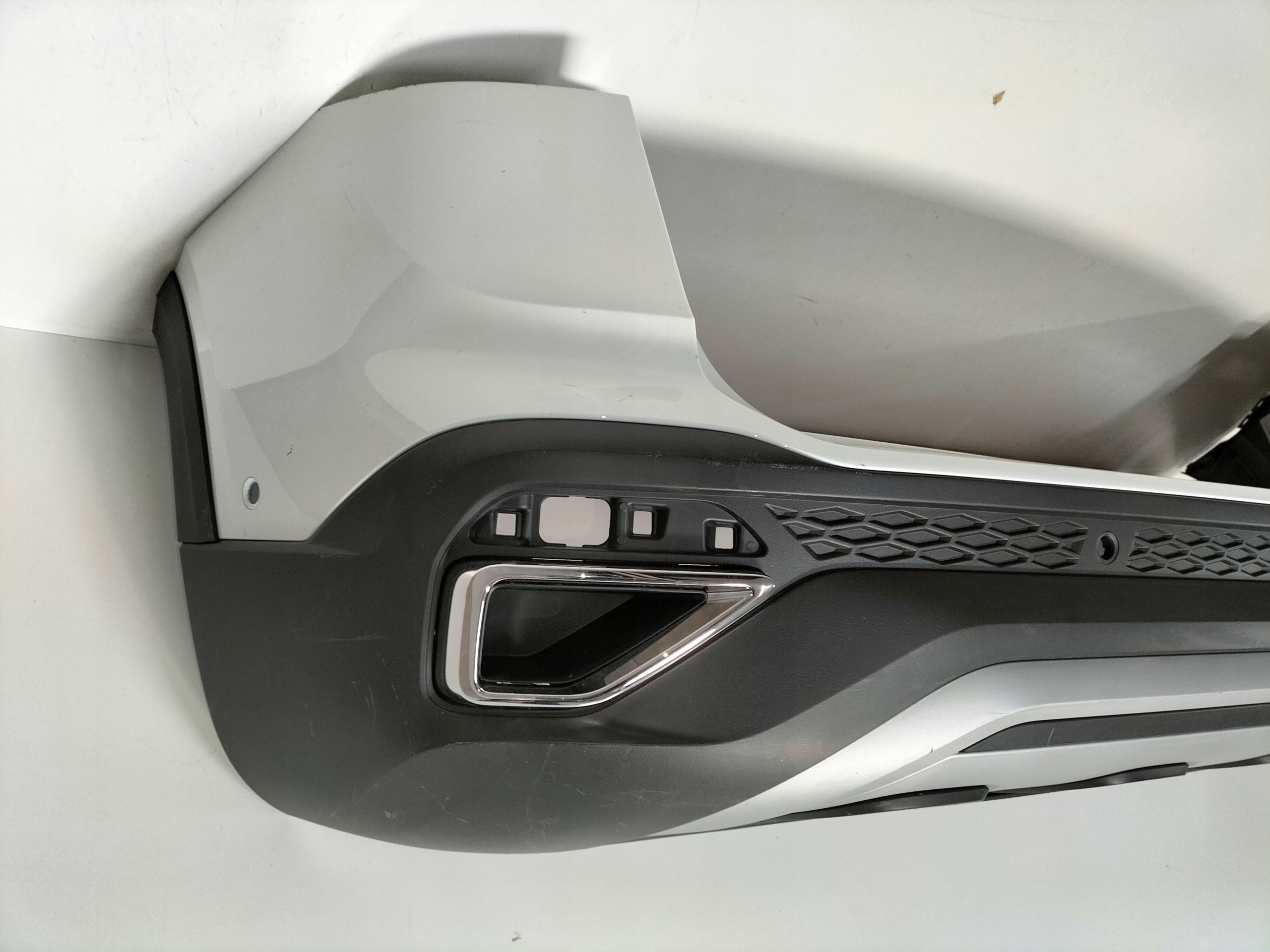 ZADNÝ NÁRAZNÍK VW TAOS 20-