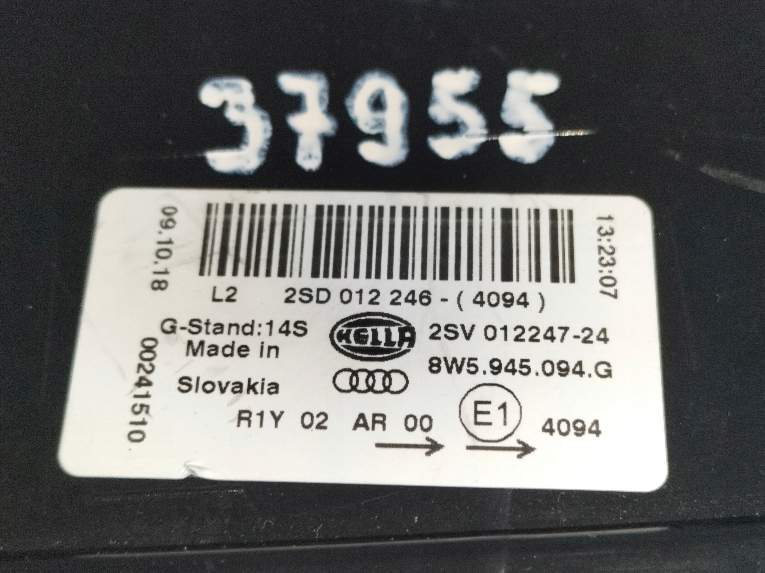PRAVE ZADNE SVETLO AUDI A4 B9 8W 15-19 SEDAN LED