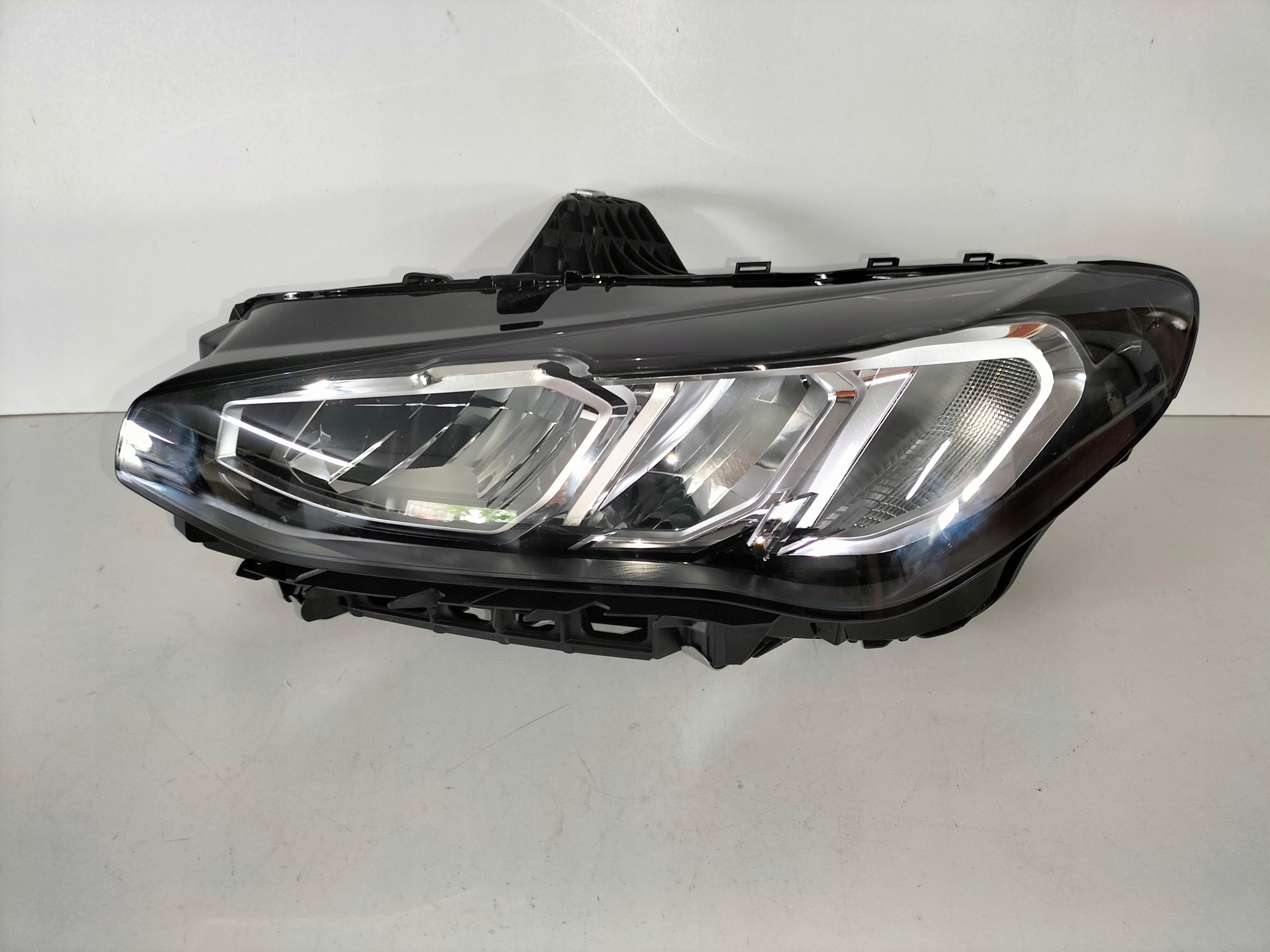 LAVE PREDNE SVETLO BMW 2 U06 ACTIVE TOURER 21-