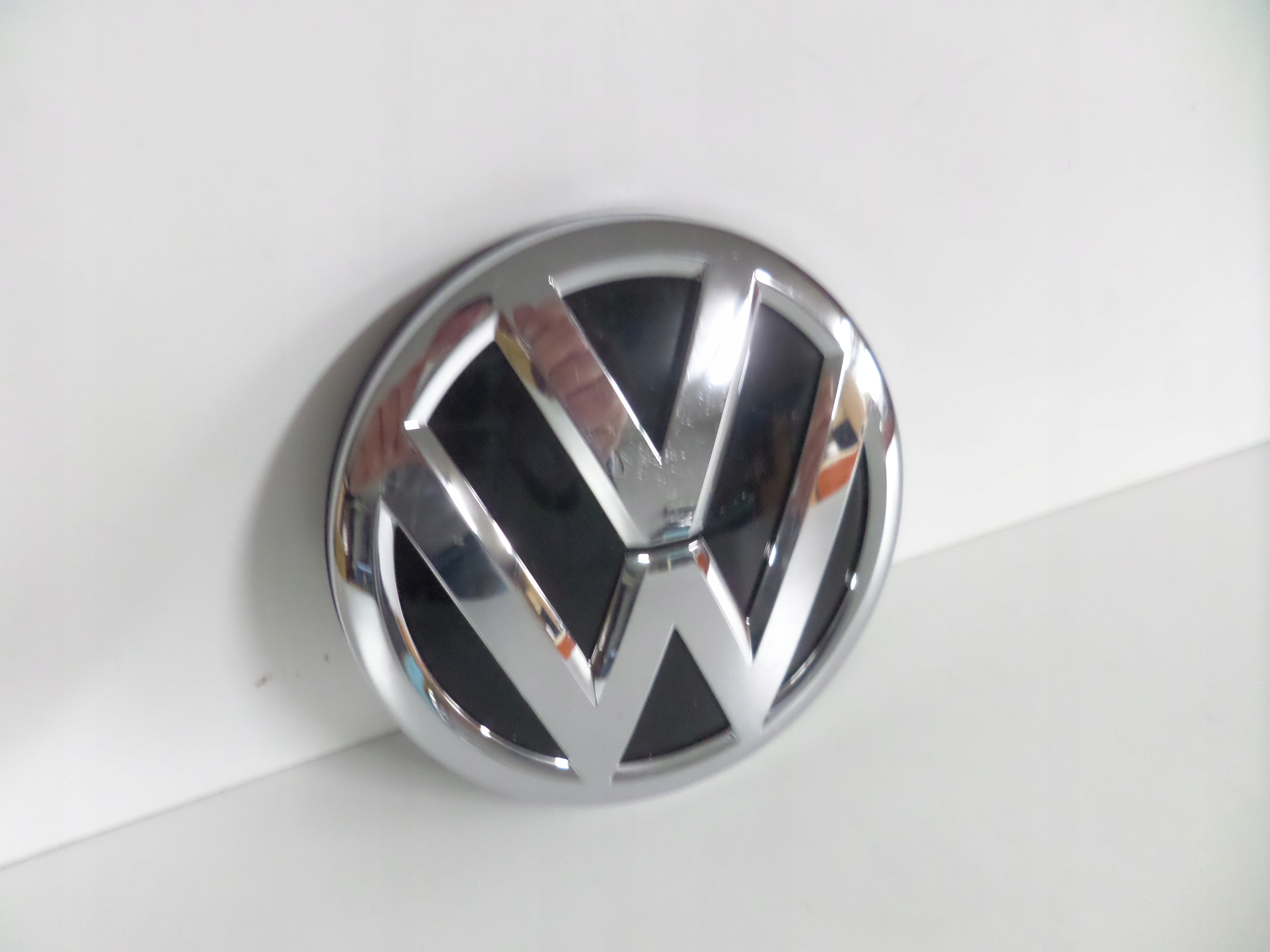 ZNAK EMBLEM ZADNEJ KAPOTY VW POLO V 6C0 14-