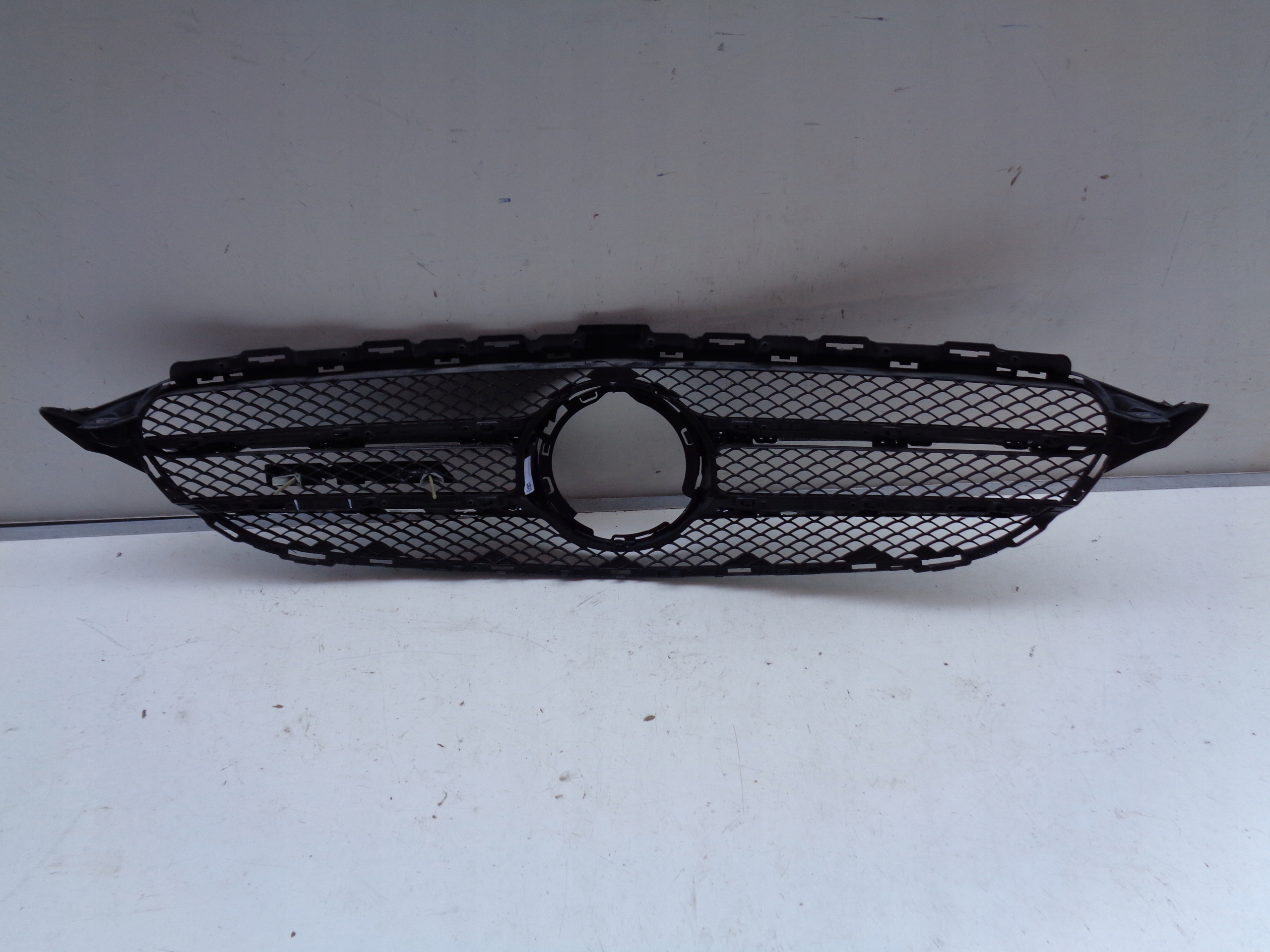 MRIEZKA LISTA MERCEDES C-KLASA W205 14- AMG
