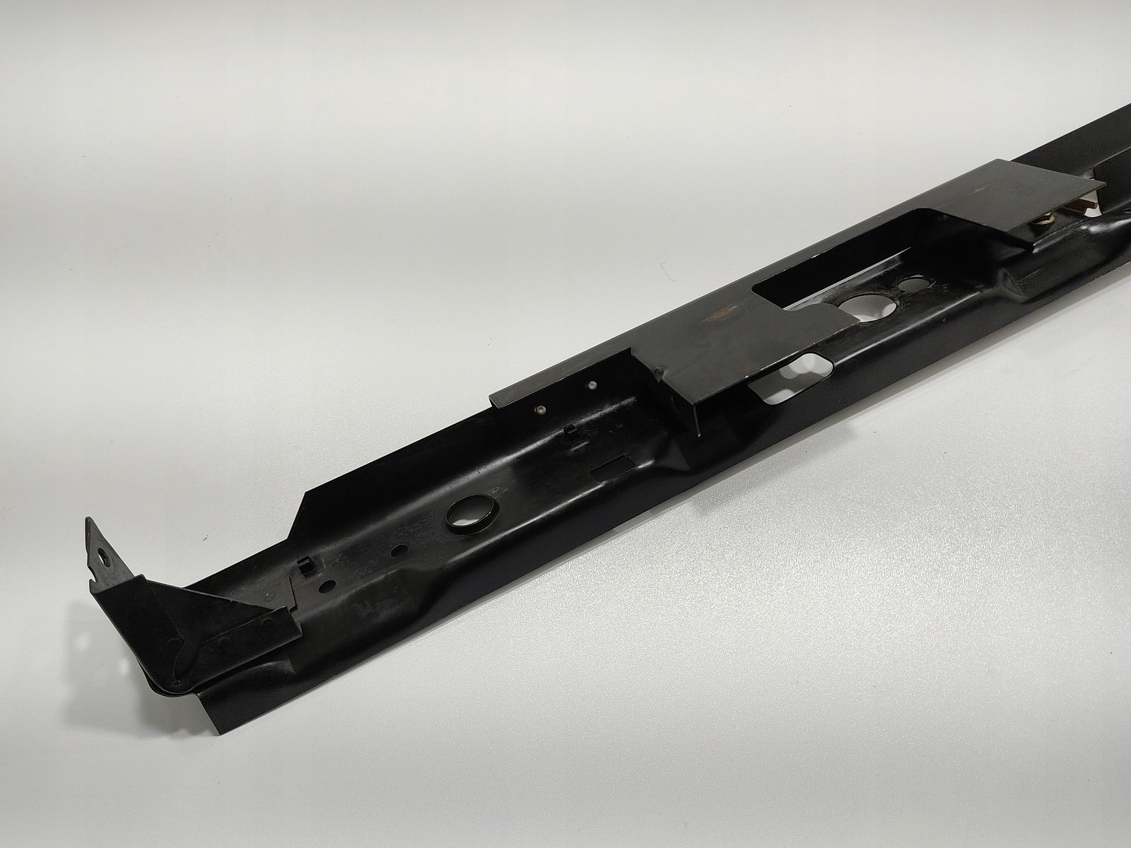 PREDNÉ ČELO VÝSTUHA LAND ROVER DEFENDER 2007-2014