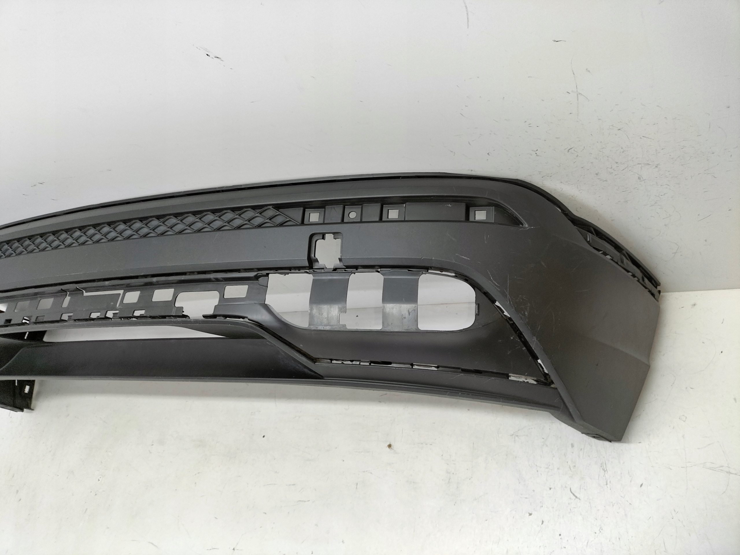 ZADNÝ NÁRAZNÍK SEAT TARRACO 18-