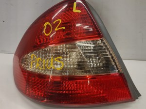 Toyota prius I 97-03 LAVE ZADNE SVETLO Toyota prius I 97-03 LAVE ZADNE SVETLO