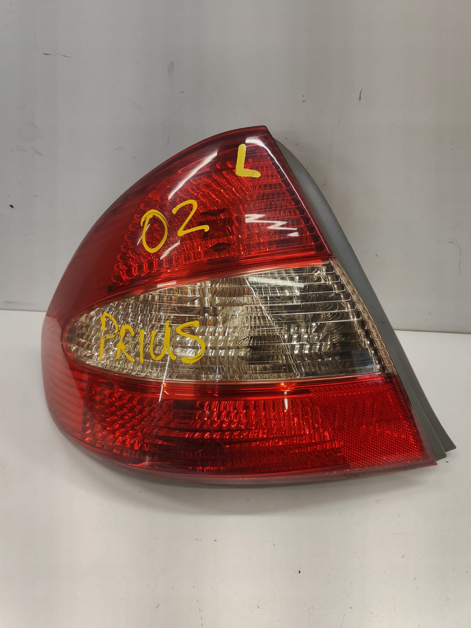 Toyota prius I 97-03 LAVE ZADNE SVETLO