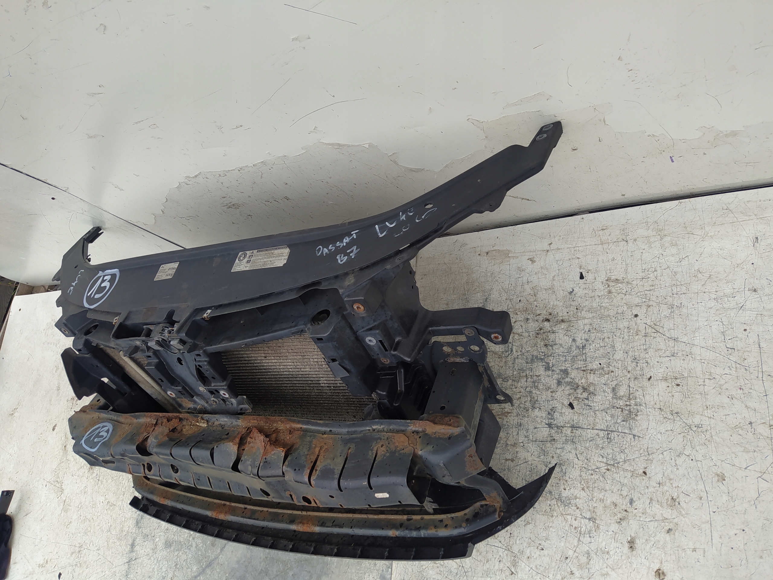 VW PASSAT B7 TDI PREDNÉ ČELO 3AA805588D