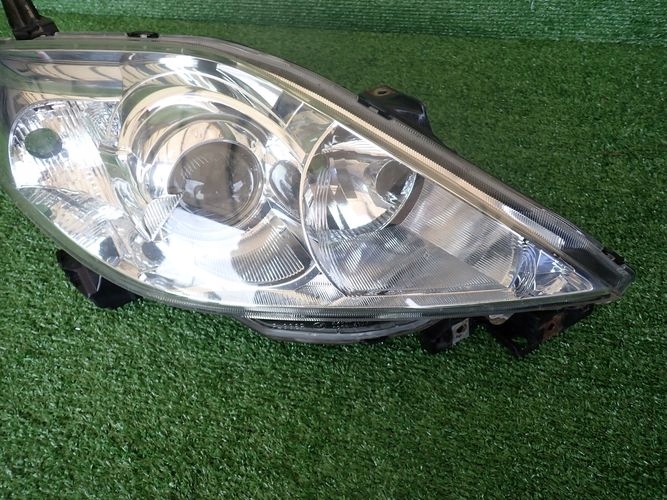 MAZDA 5 XENON 03-07 reflektor PRAVA PRAVÉ SVETLO