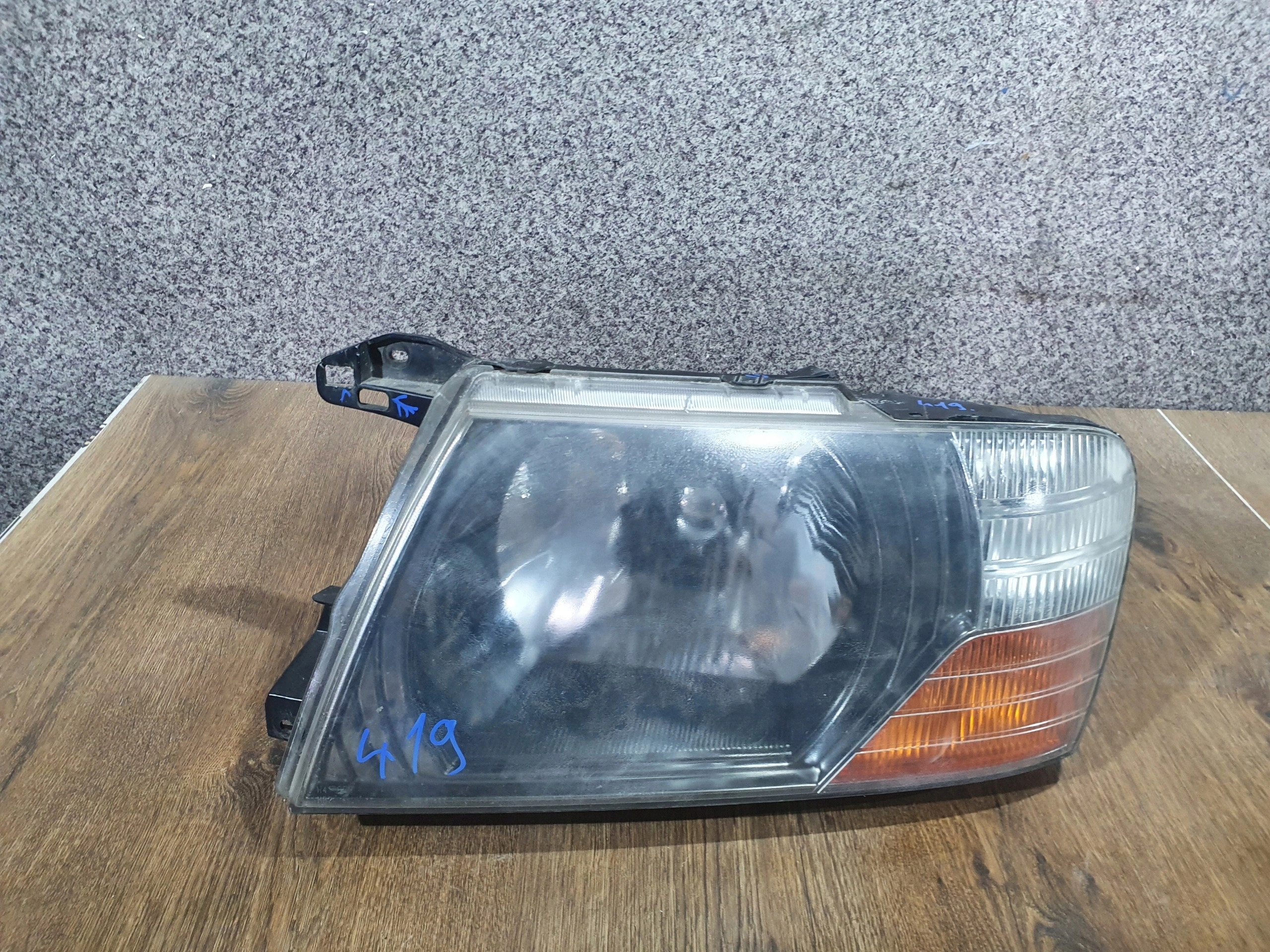 MIT PAJERO III 99- ĽAVÉ PREDNÉ SVETLO