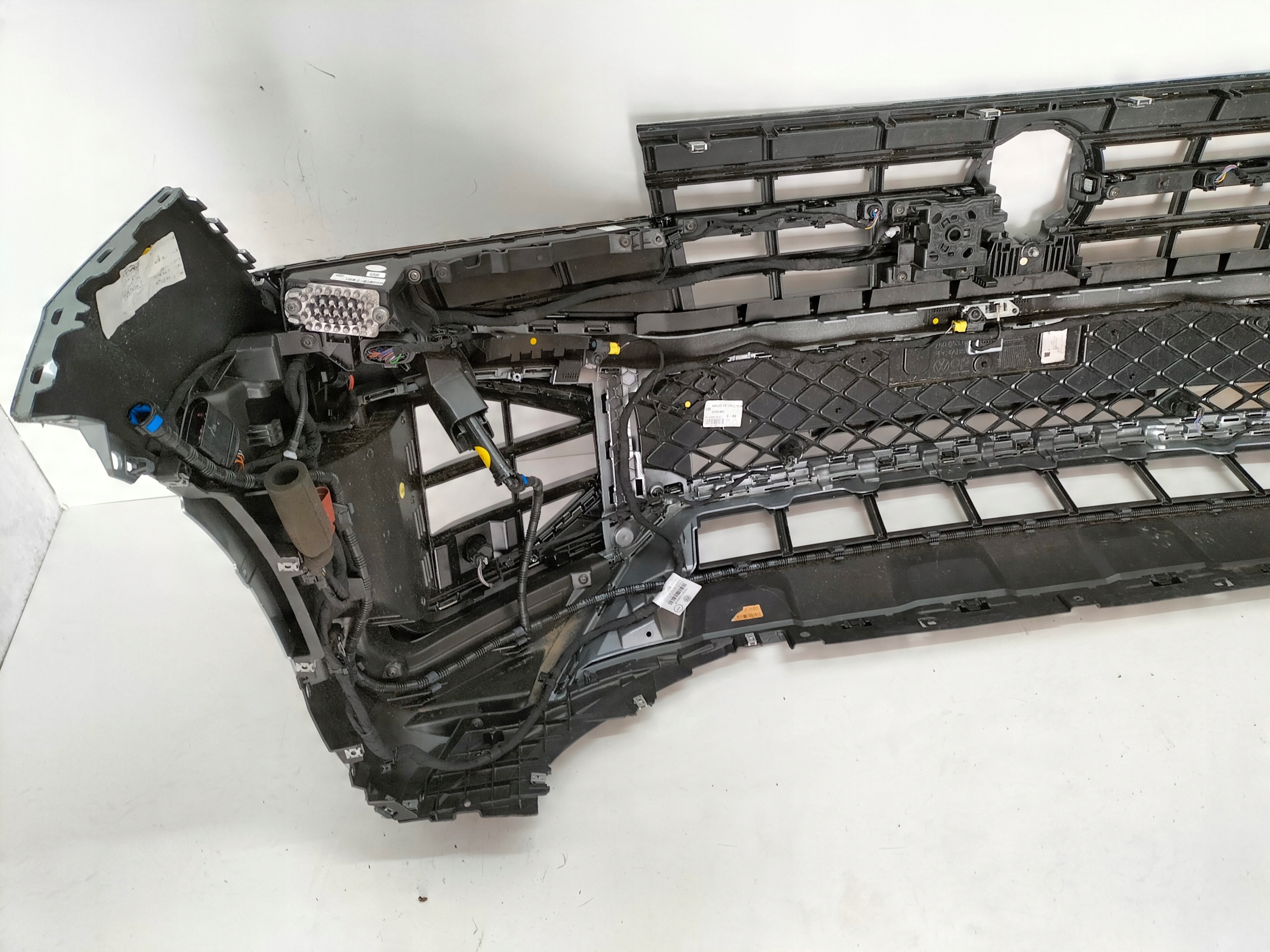 PREDNÝ NÁRAZNÍK VW TOUAREG III LIFT 23- R-LINE