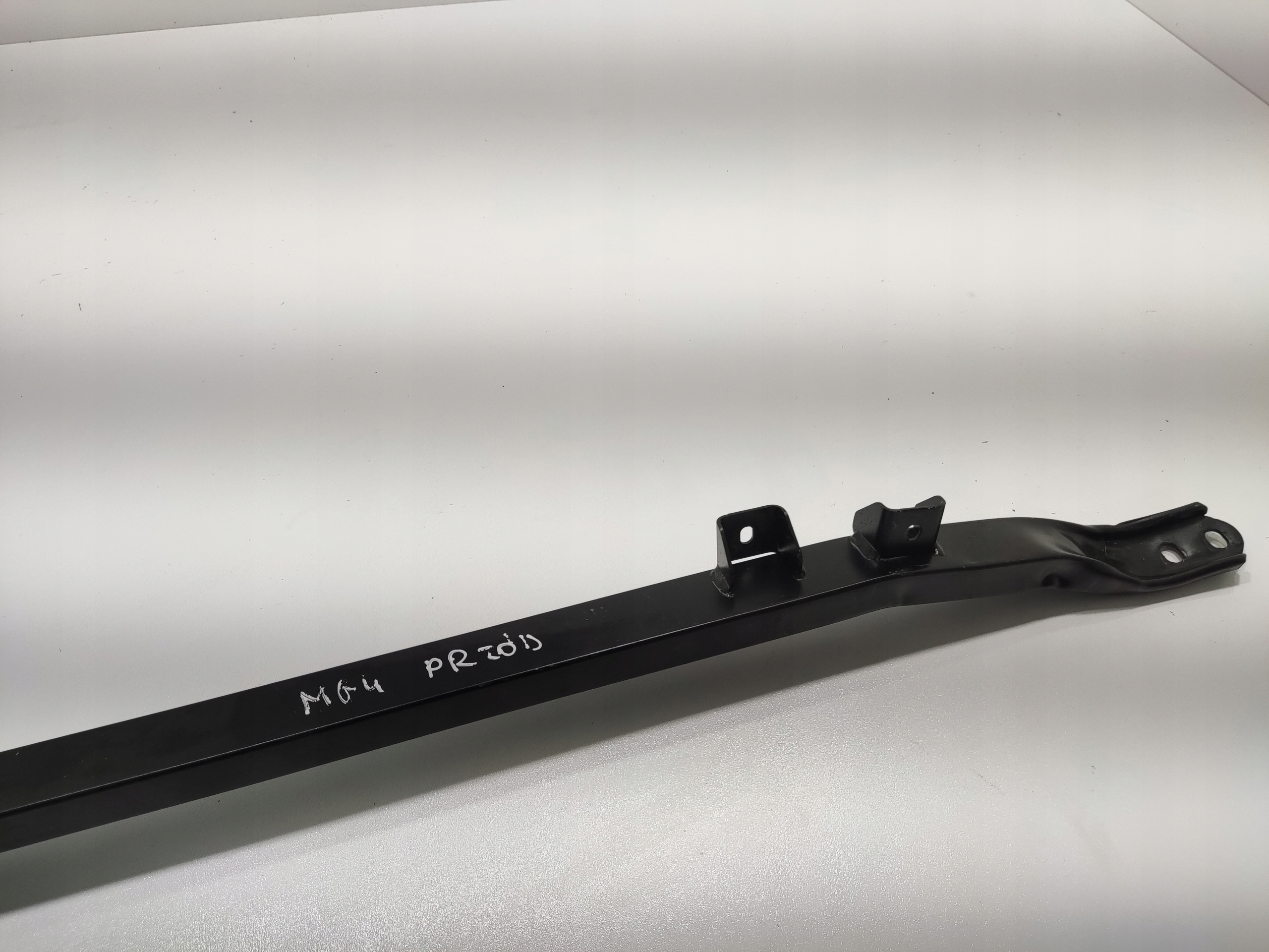 VÝSTUHA DRŽIAK ROZPÓRKA PREDNÝA MG4 MG 4 2022-2025