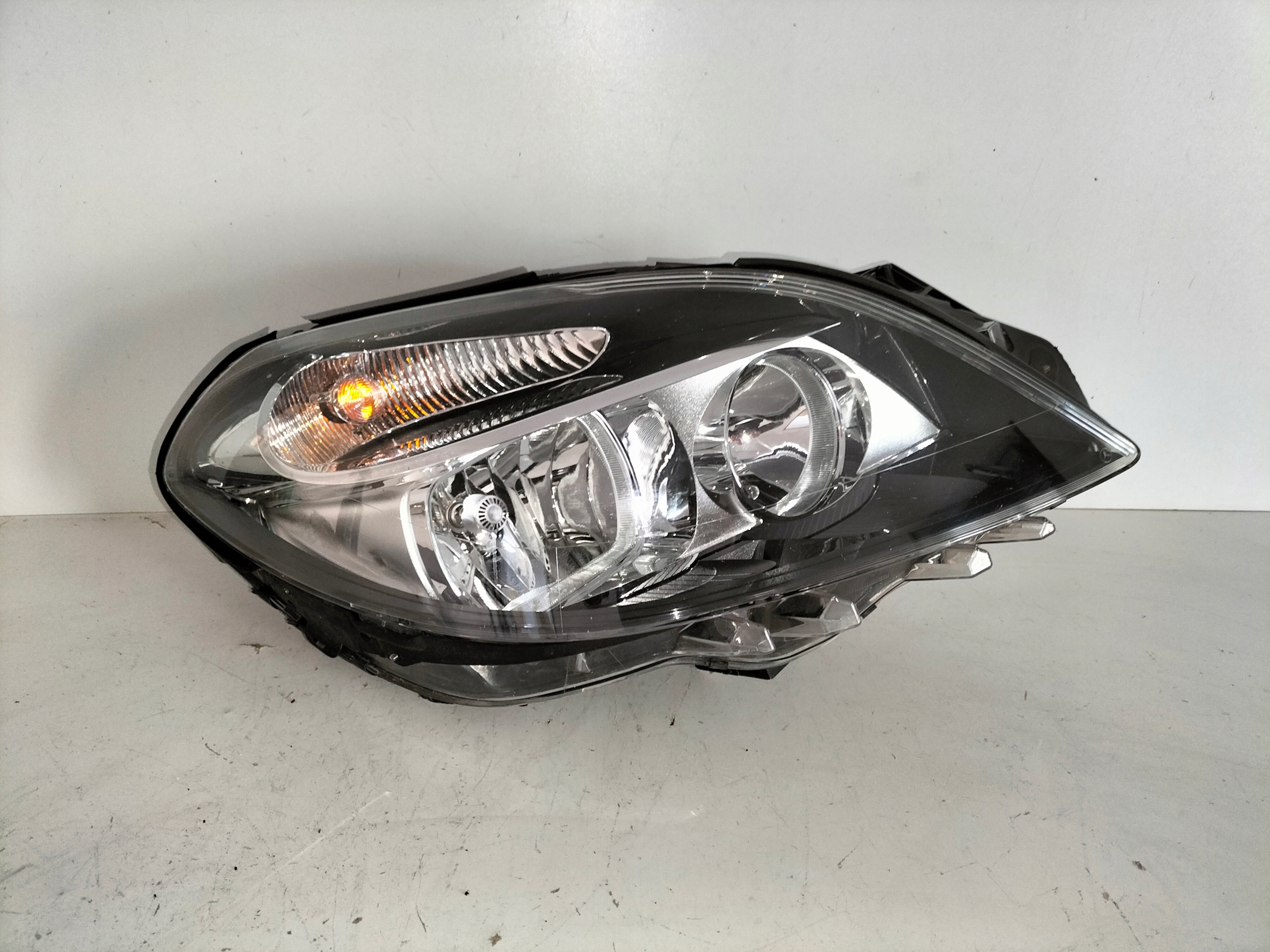 PRAVE PREDNE SVETLO MERCEDES B KLASA W246 11-14
