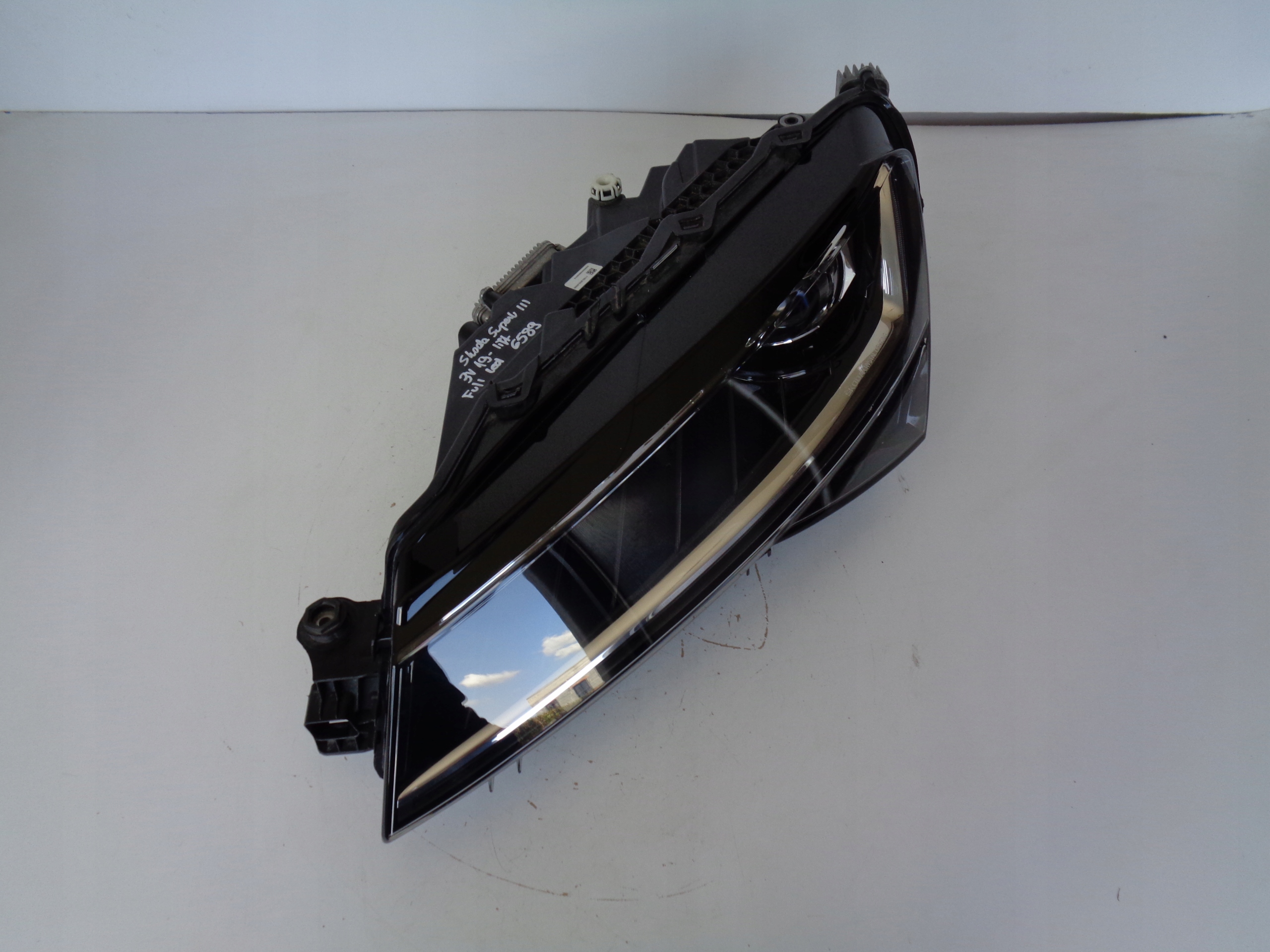 ĽAVÉ SVETLO SKODA SUPERB III 3V 19- LIFT FULL LED