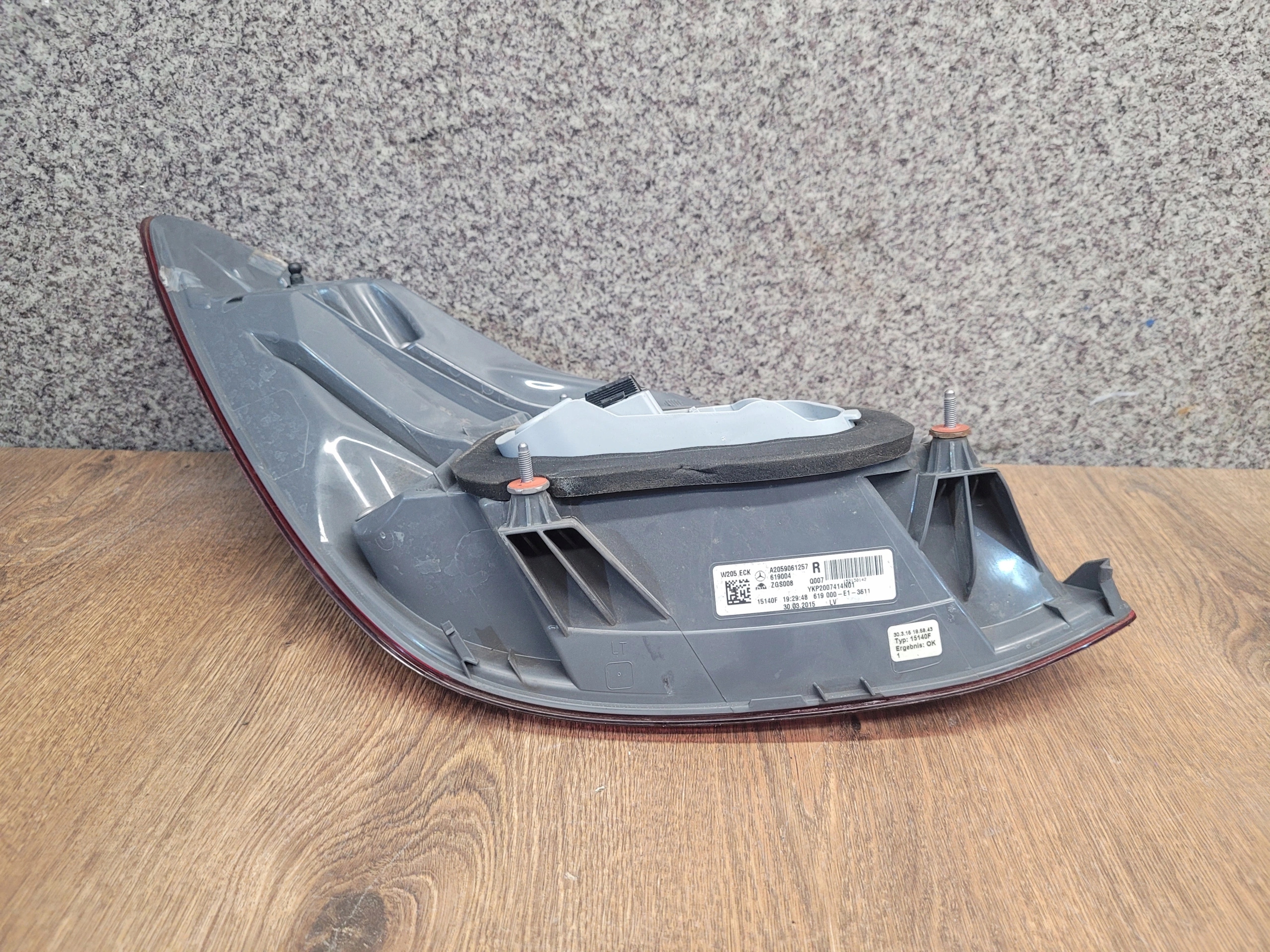 MERCEDES C 205 PRAVE ZADNE SVETLO A2059061257