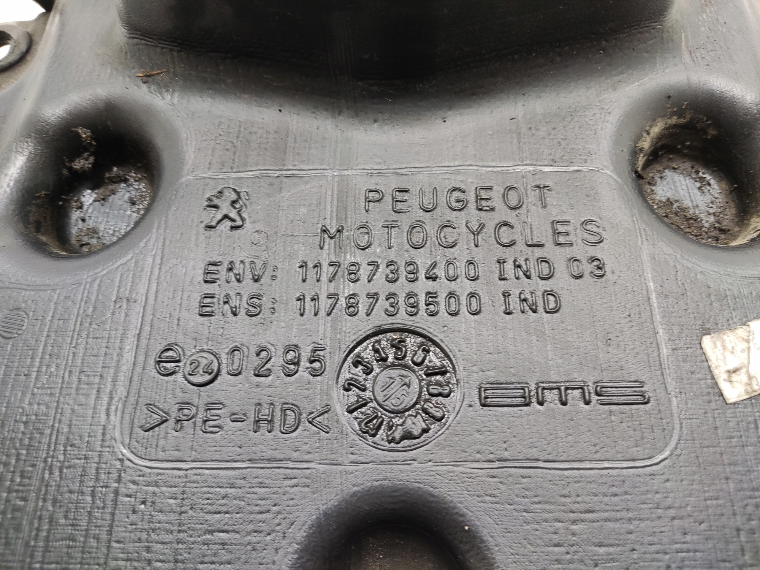 NADOBKA NADRZ PLAVÁK PALIVOVÉ ČERPADLO METROPOLIS RS 400 1178739400 1178739500 2013-2018