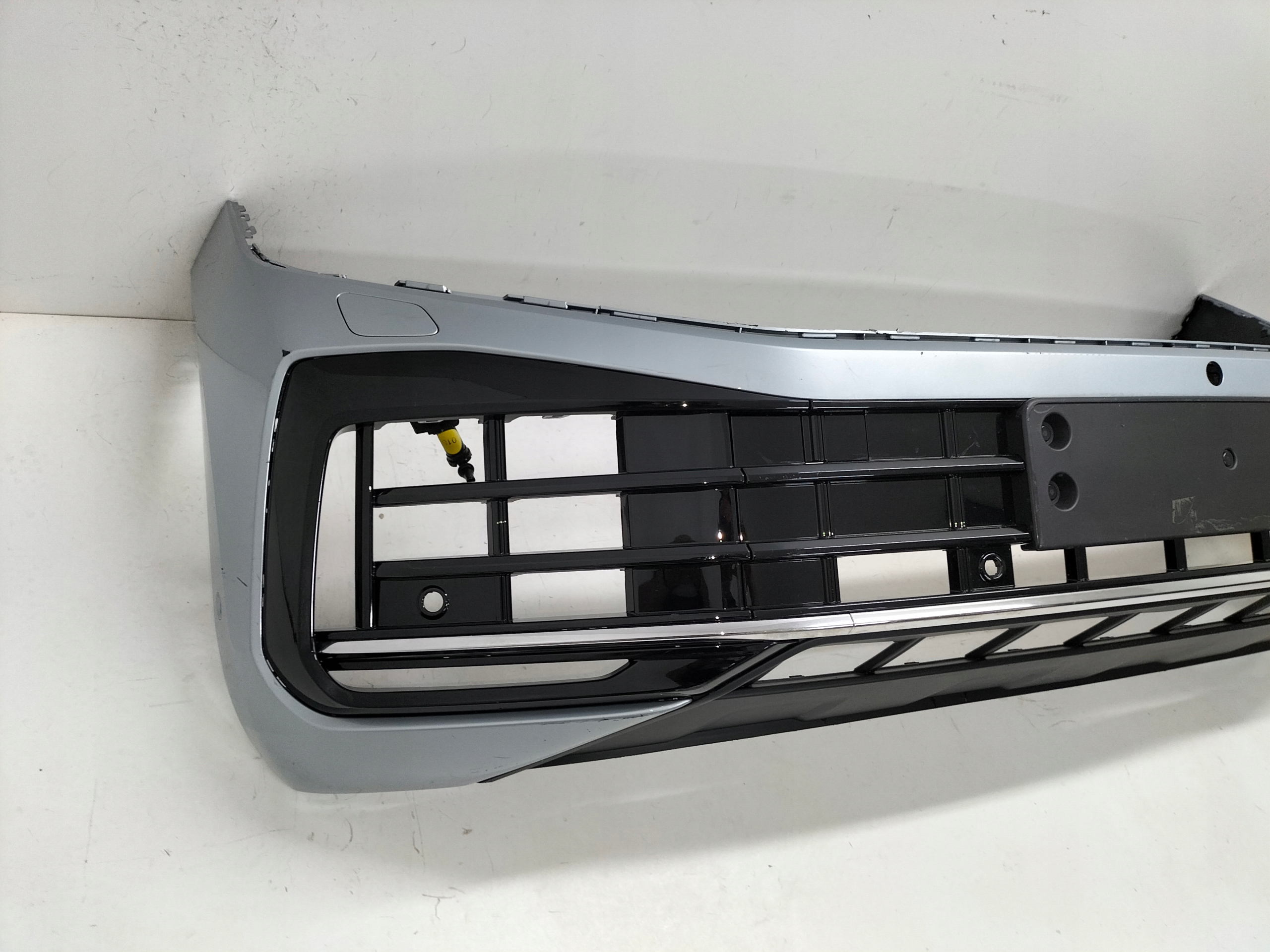 PREDNÝ NÁRAZNÍK VW TOUAREG III LIFT 23-