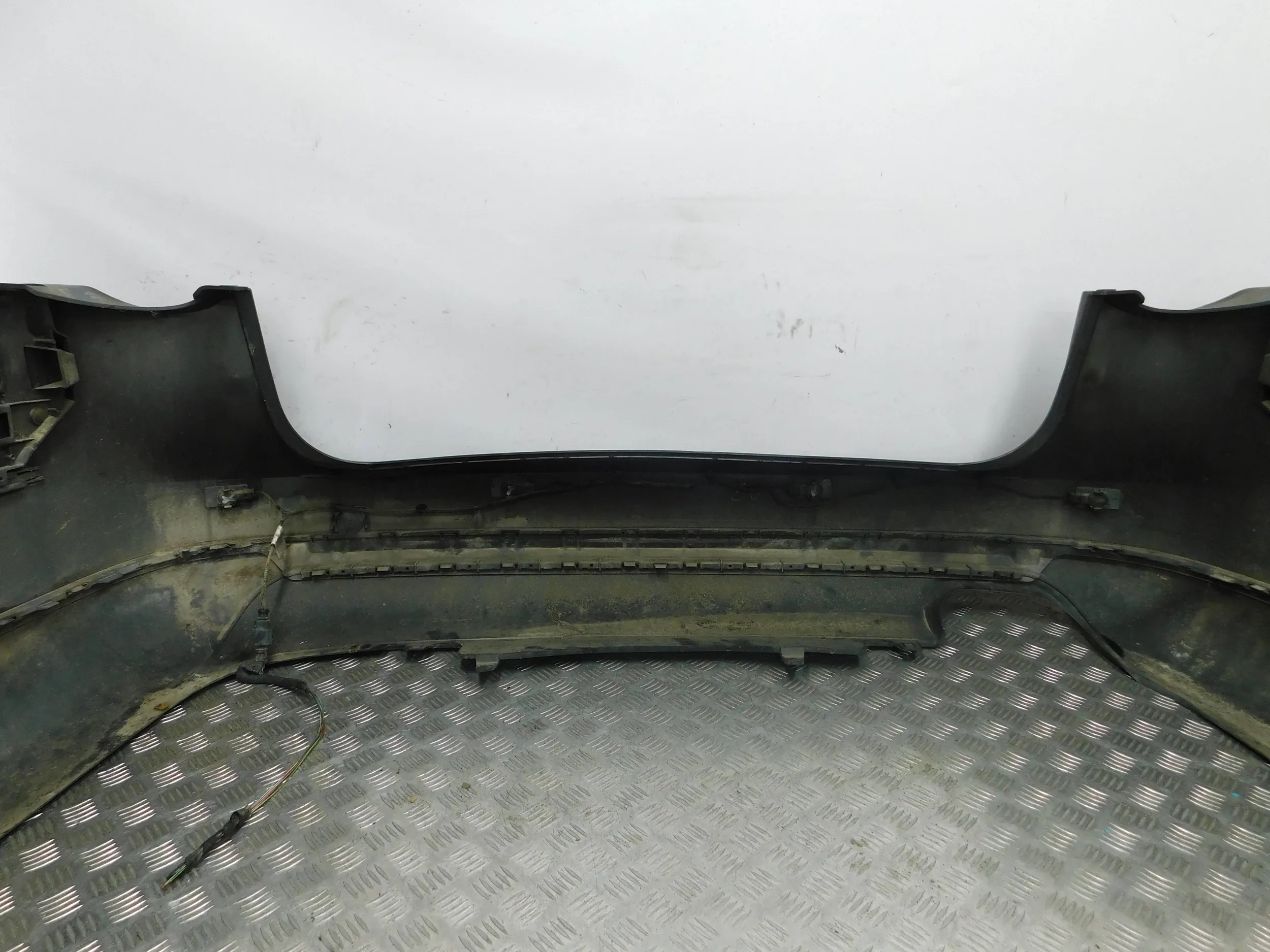 ZADNÝ NÁRAZNÍK VW PASSAT B6 KOMBI