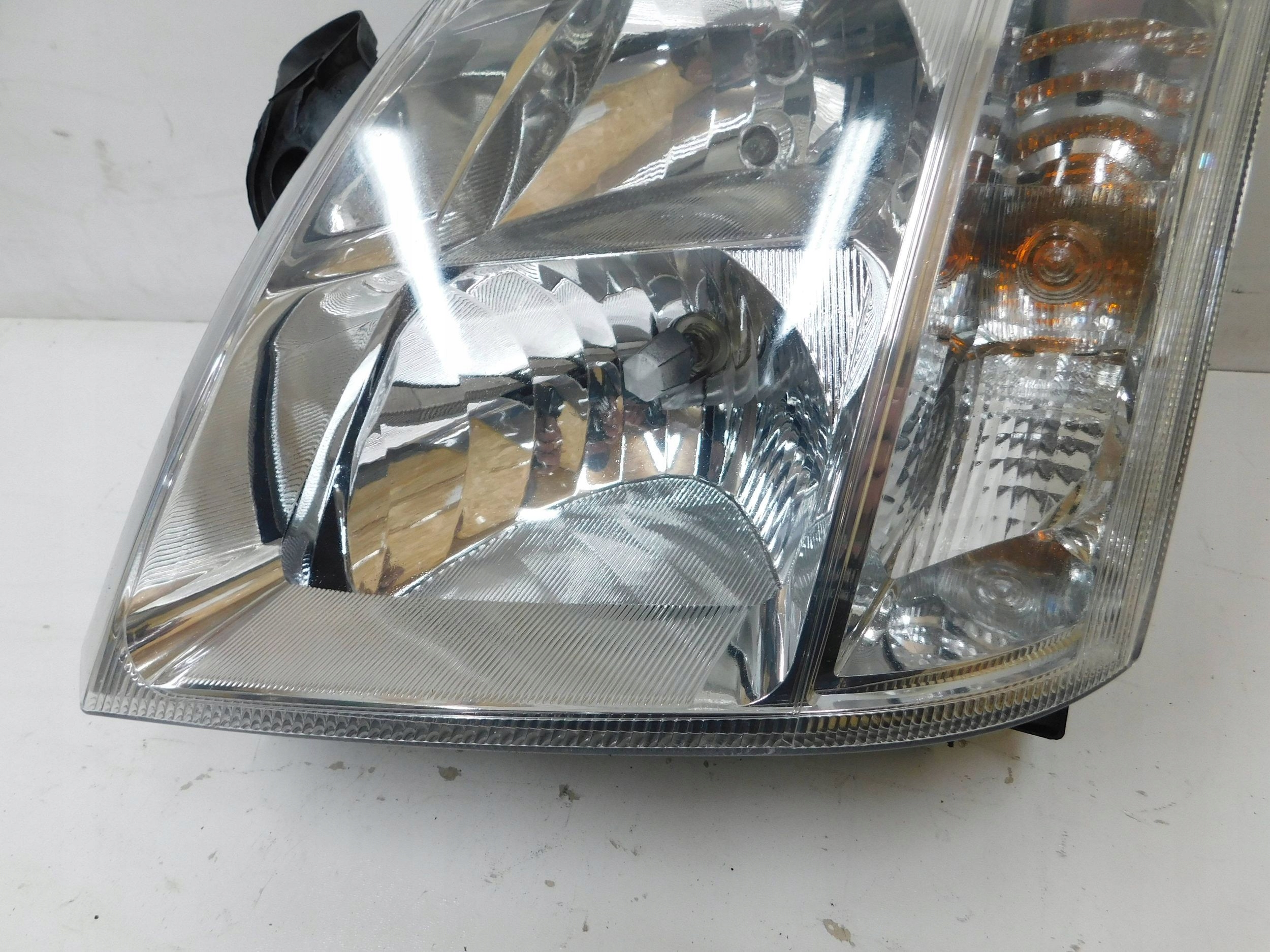 LAVE PREDNE SVETLO OPEL MERIVA A