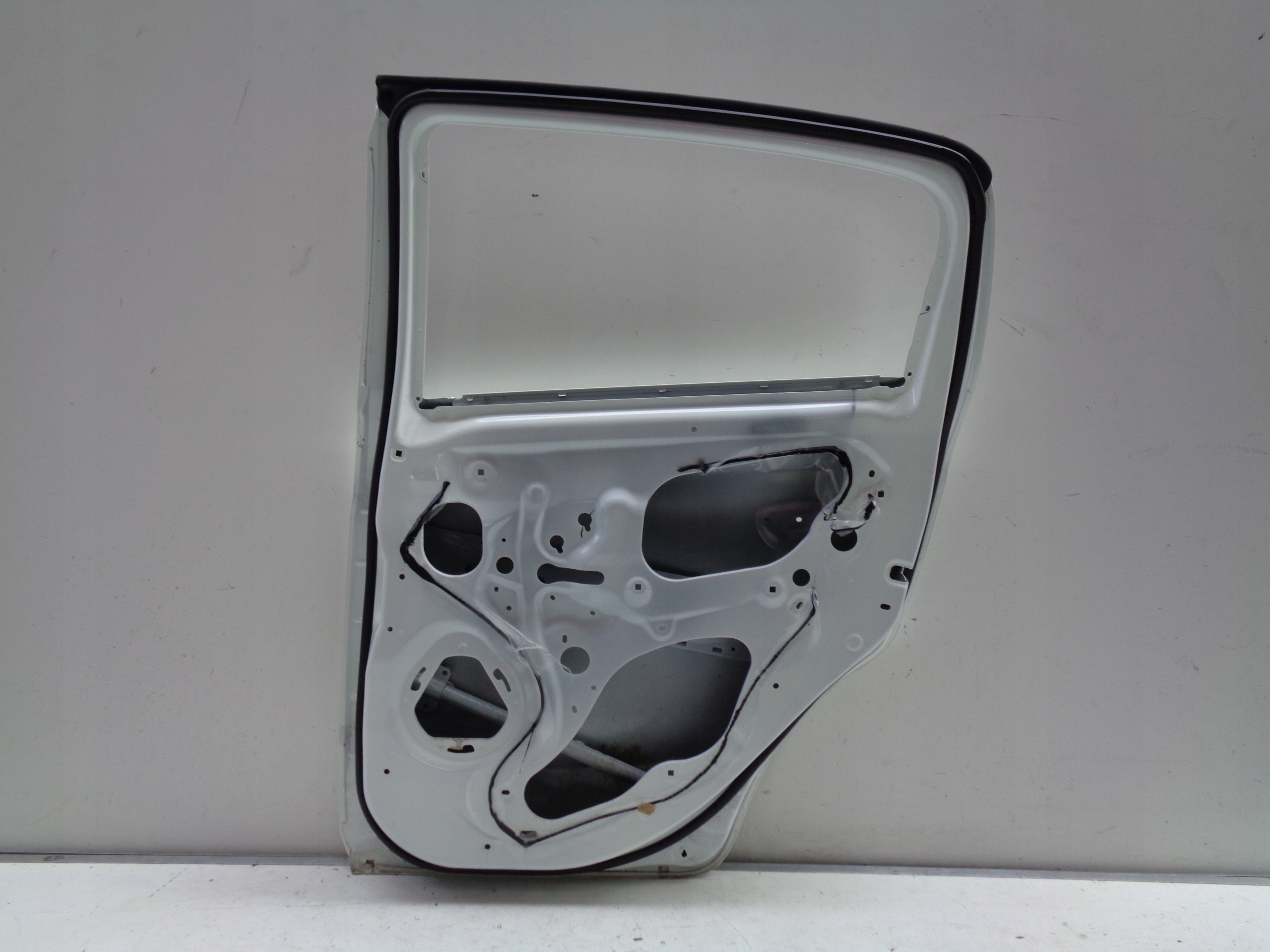 PRAVE ZADNE DVERE MITSUBISHI SPACE STAR 13- 35406