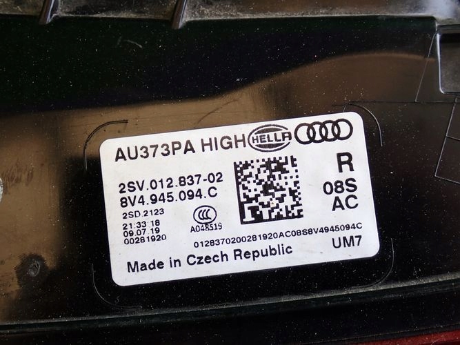 AUDI A3 LED SPORTBACK LIFT 16- ĽAVÉ SVETLO V KAPOTE
