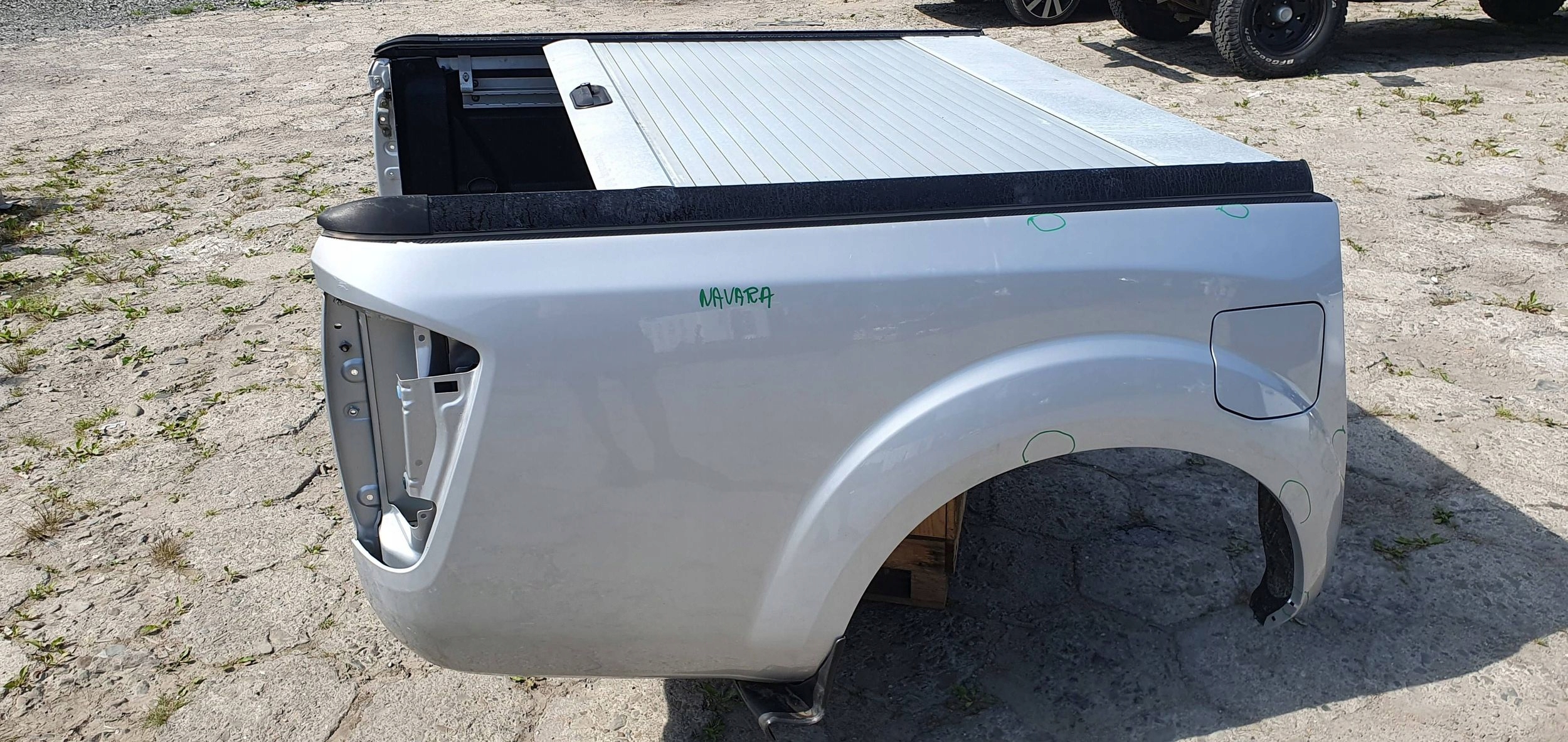 Nissan Navara D23 ŠTVRŤKA KAROSÉRIA ZAD ROLETA