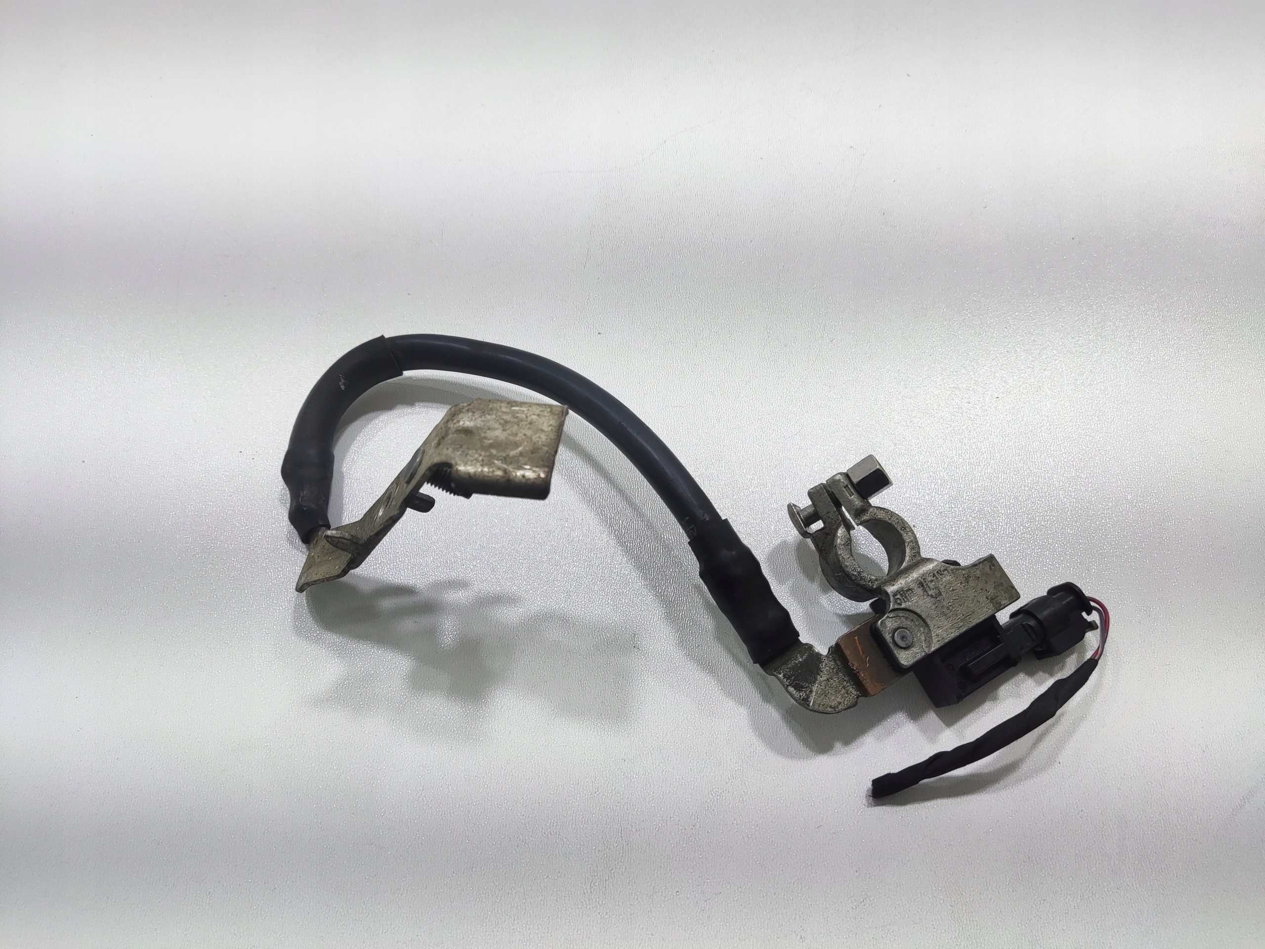 MINUSOVY KONTAKT AUTOBATERIE VOLKSWAGEN GOLF VII 5Q0915181E 2012-2016