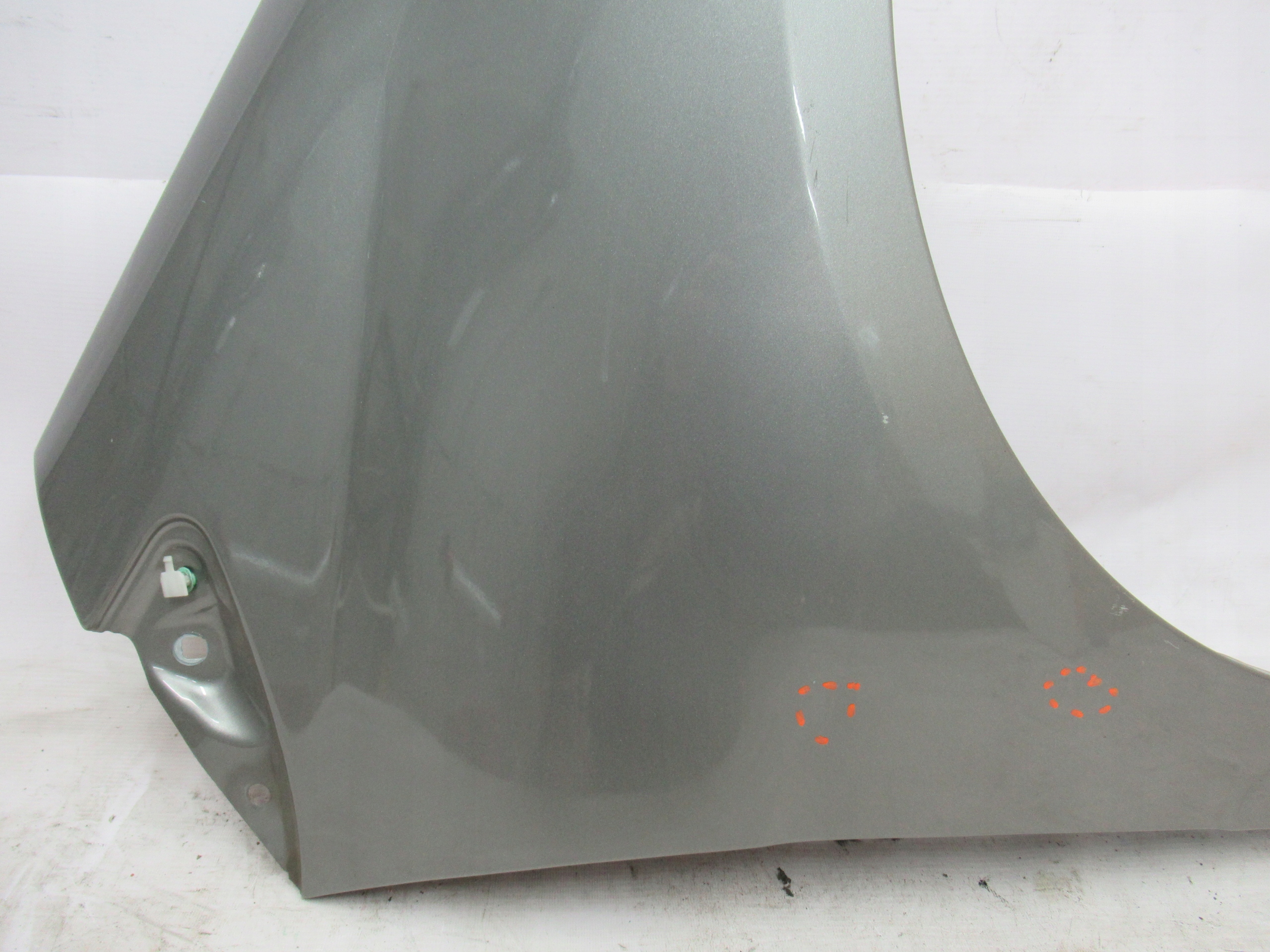 PRAVÝ PREDNÝ BLATNÍK MERCEDES A KLASA W169