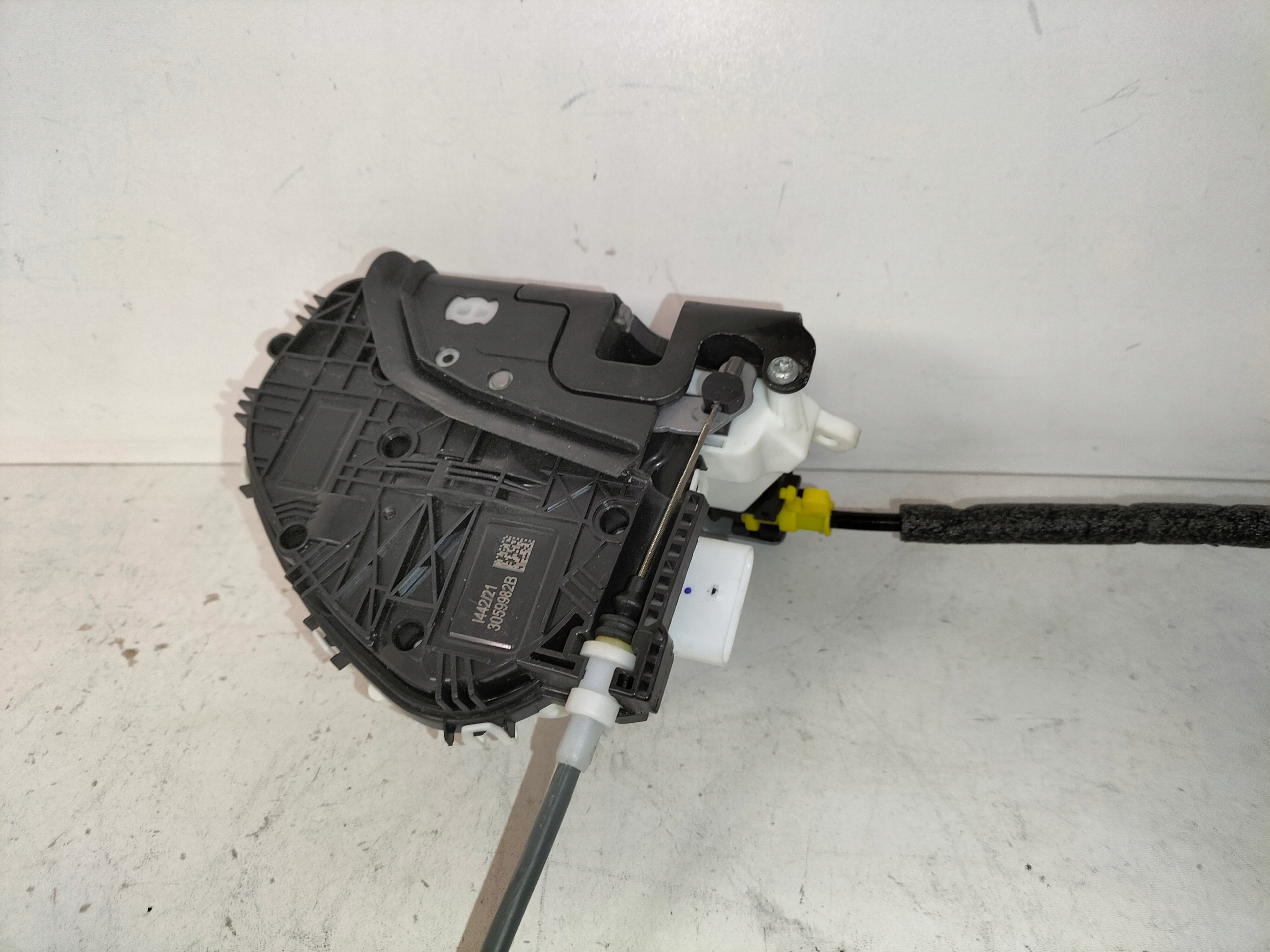 ZÁMOK PRAVÝCH PREDNÝCH DVERÍ AUDI A4 B9 15- AUDI A1 8X 14- AUDI A3 8V