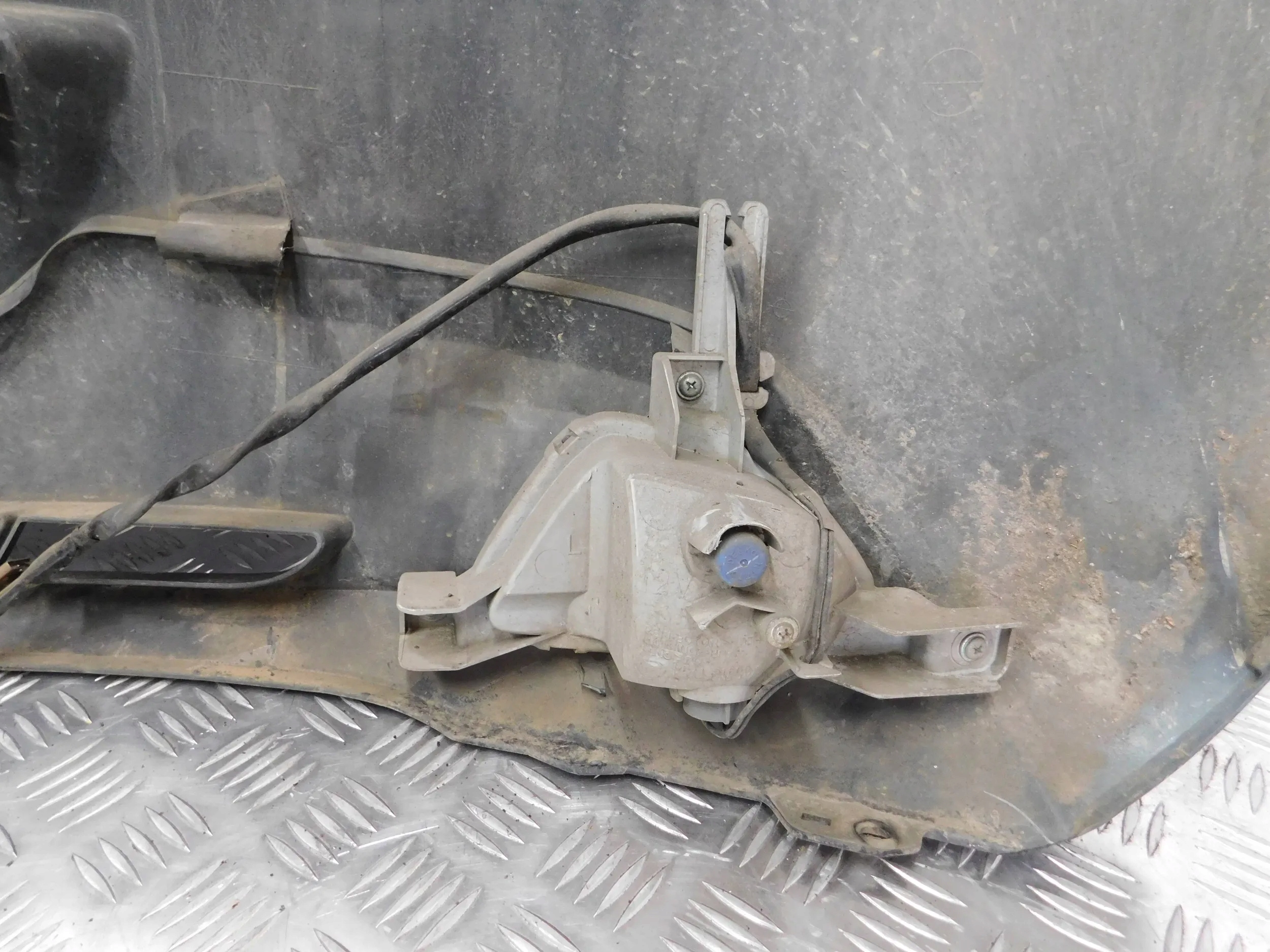 ZADNÝ NÁRAZNÍK MAZDA 2 DE 07-
